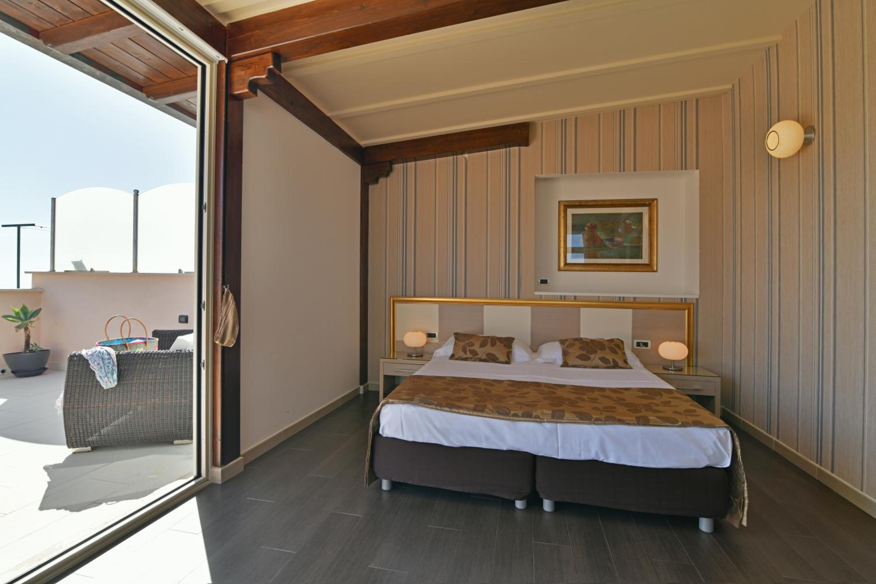 Deluxe Double Room with Terrace