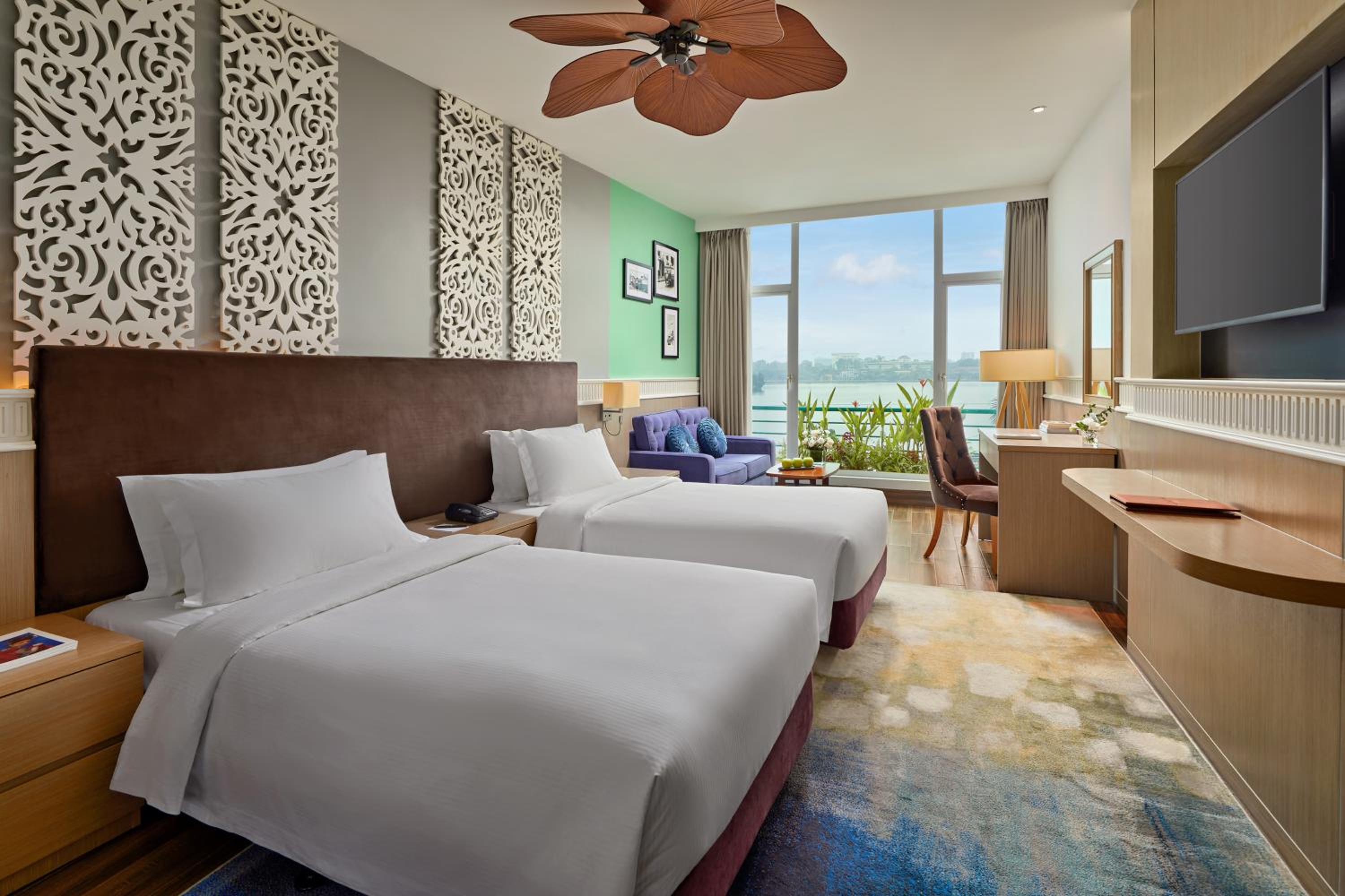 Premier Twin Room with Lake View