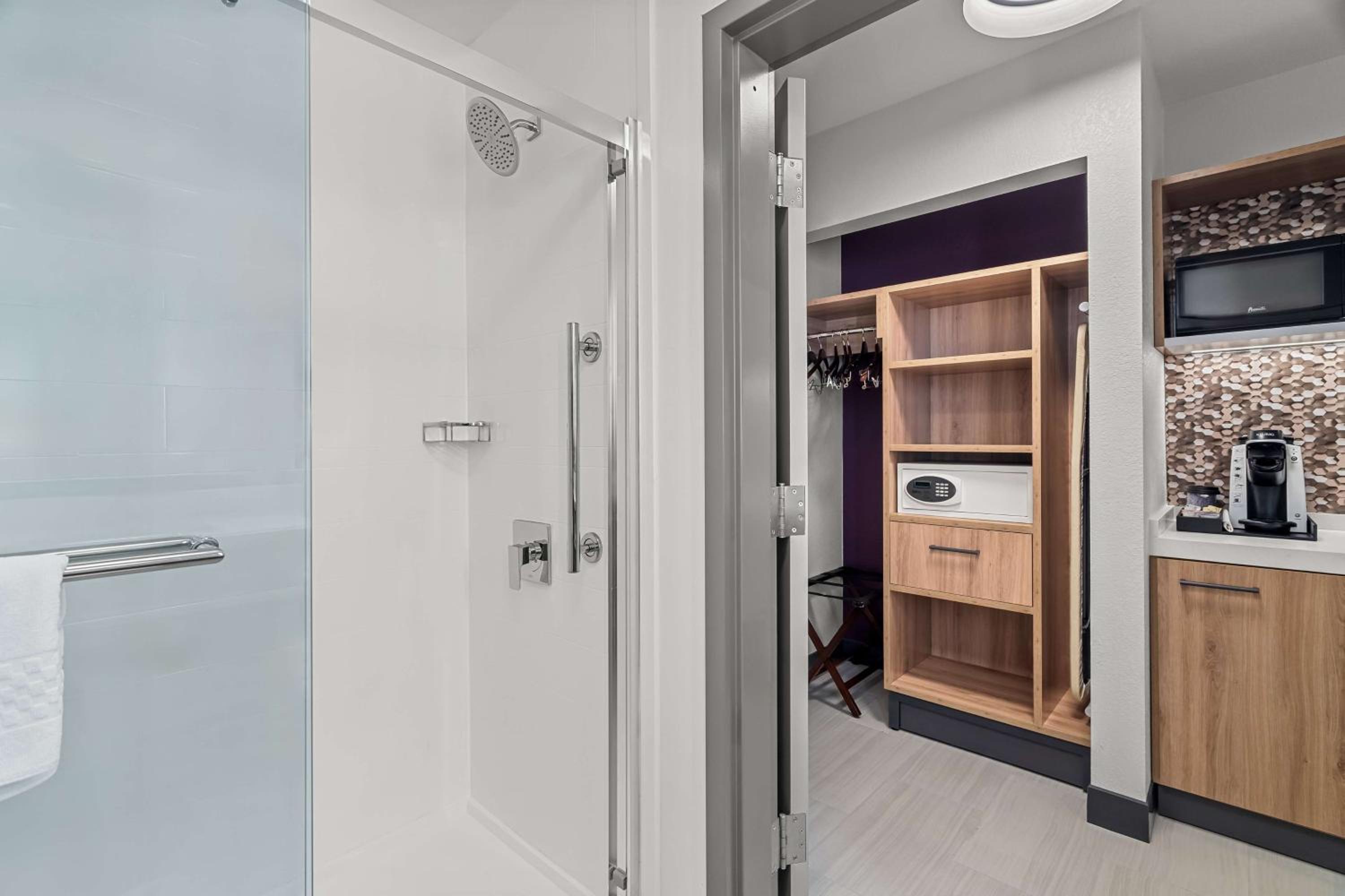 Junior King Suite with Seating Area