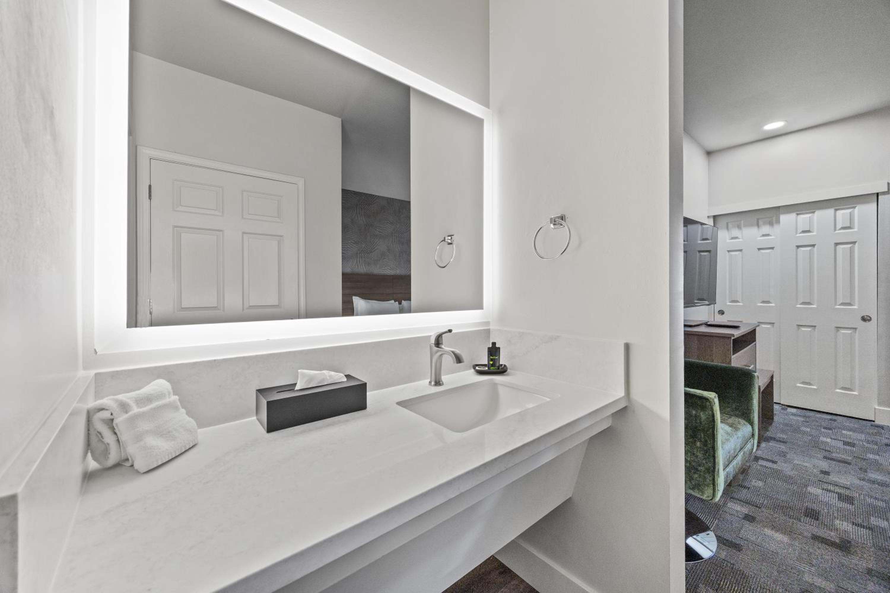 King Suite - Non Smoking