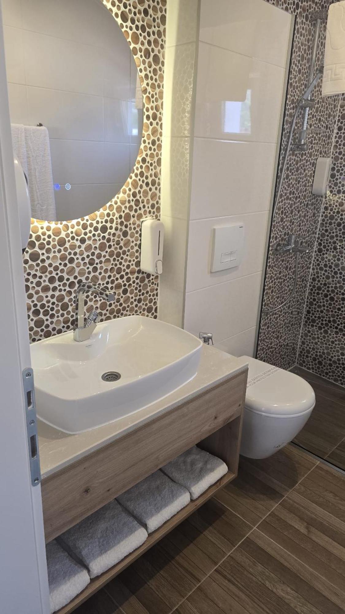 Two-Bedroom Deluxe Apartment