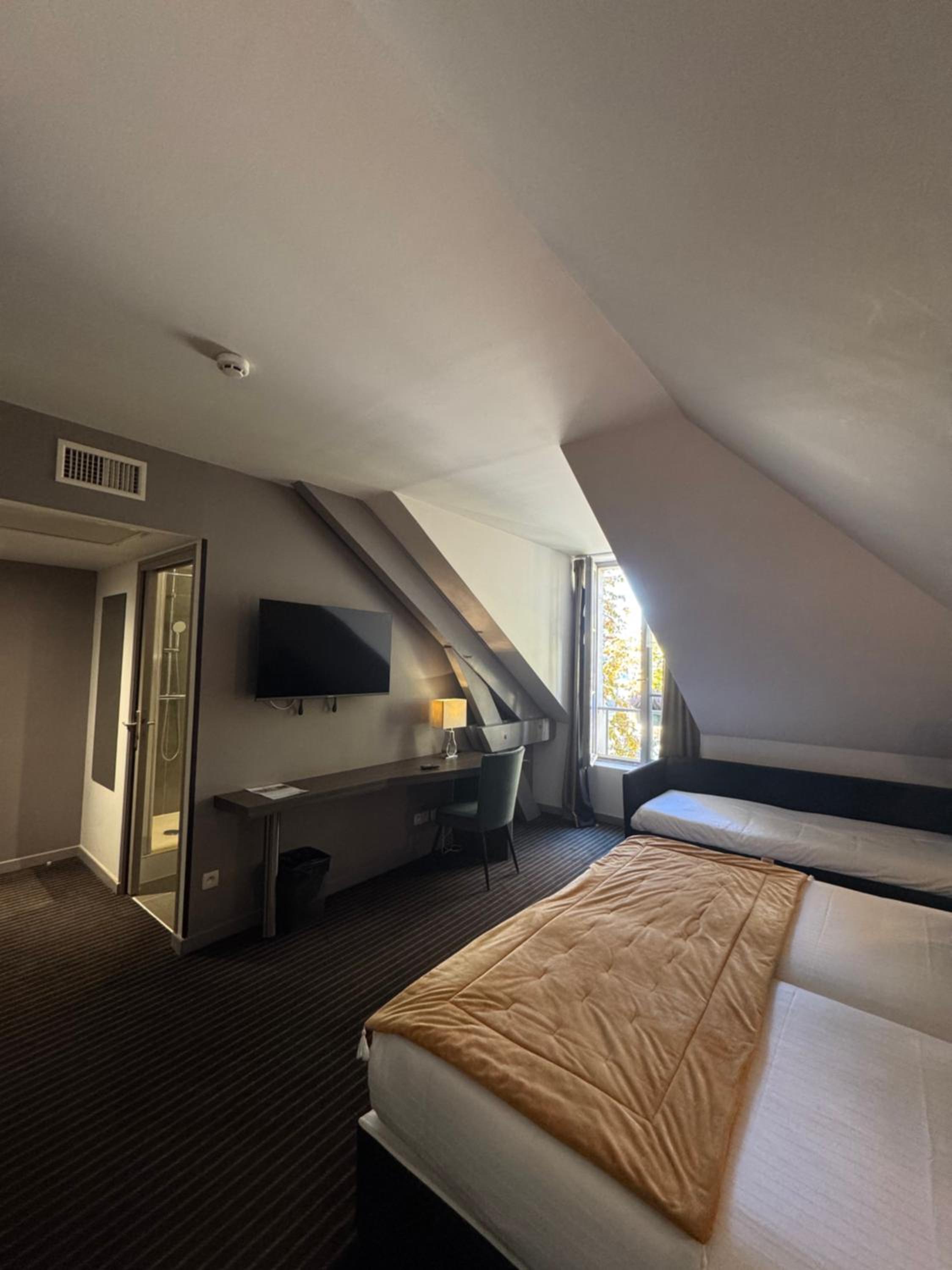 Superior Double Room with Two Single Beds - Non-Smoking