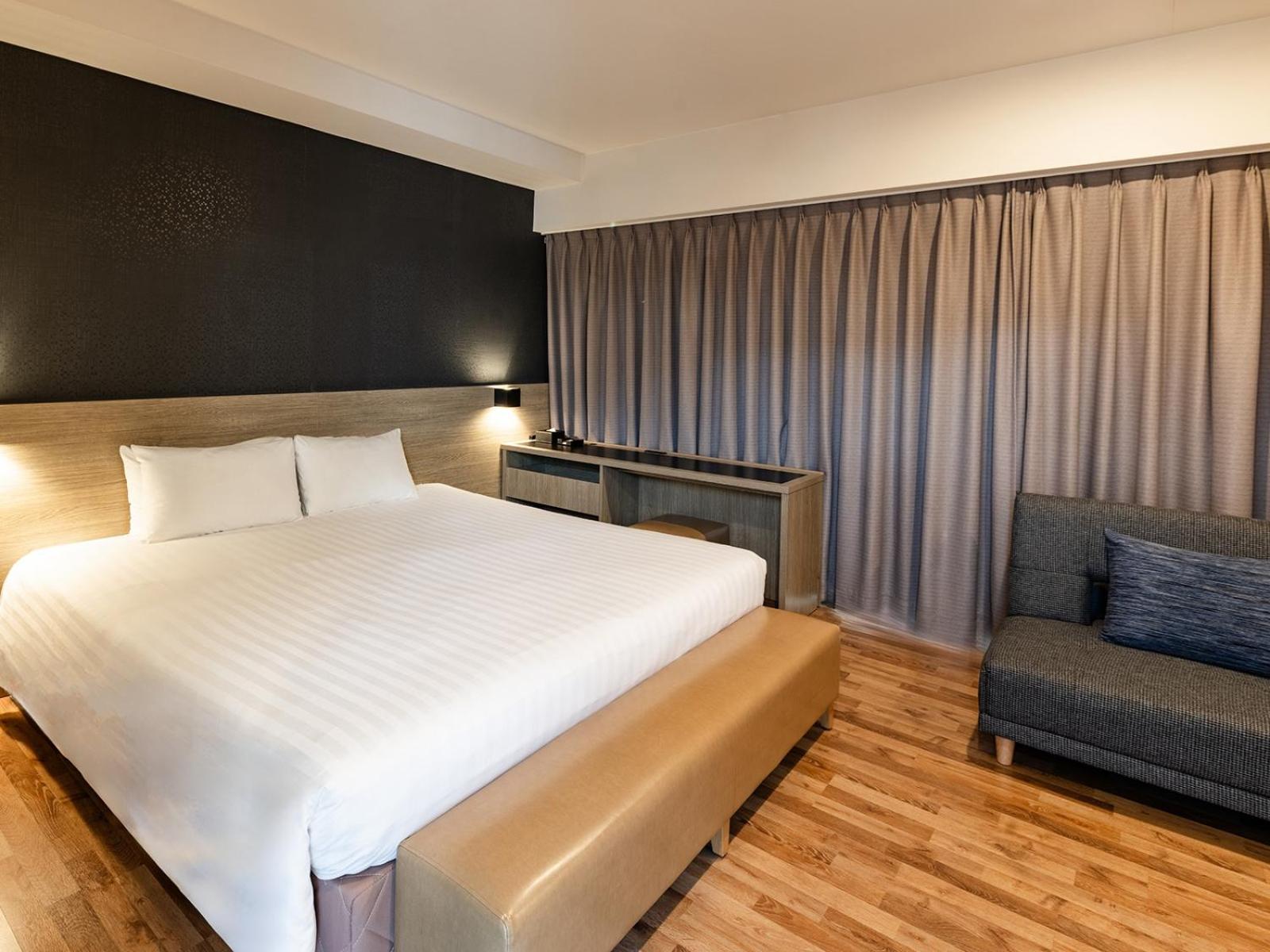 Roof King Room with Sofa bed - North Wing