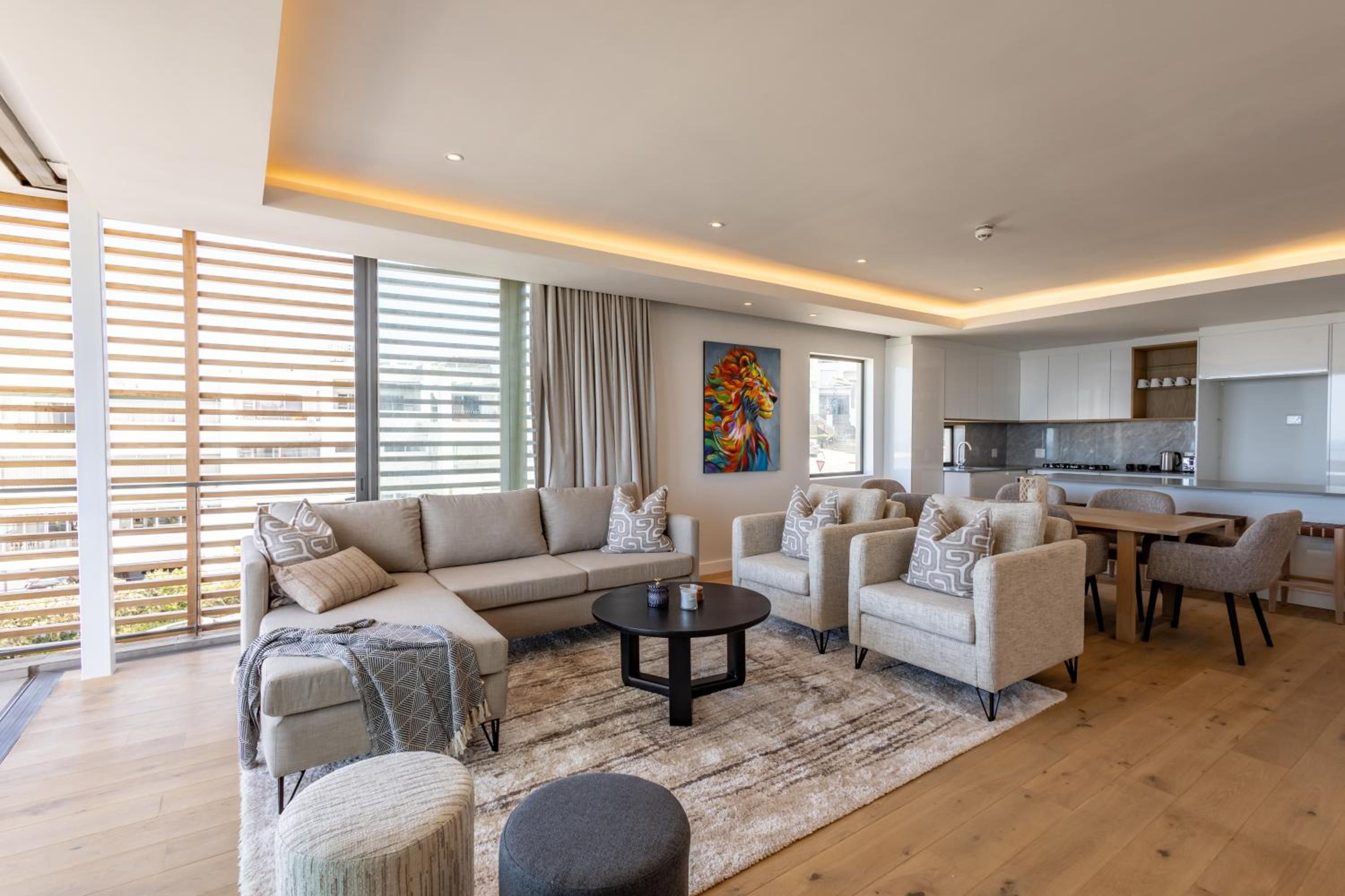 Three Bedroom Luxury Superior Apartment with Jacuzzi 301