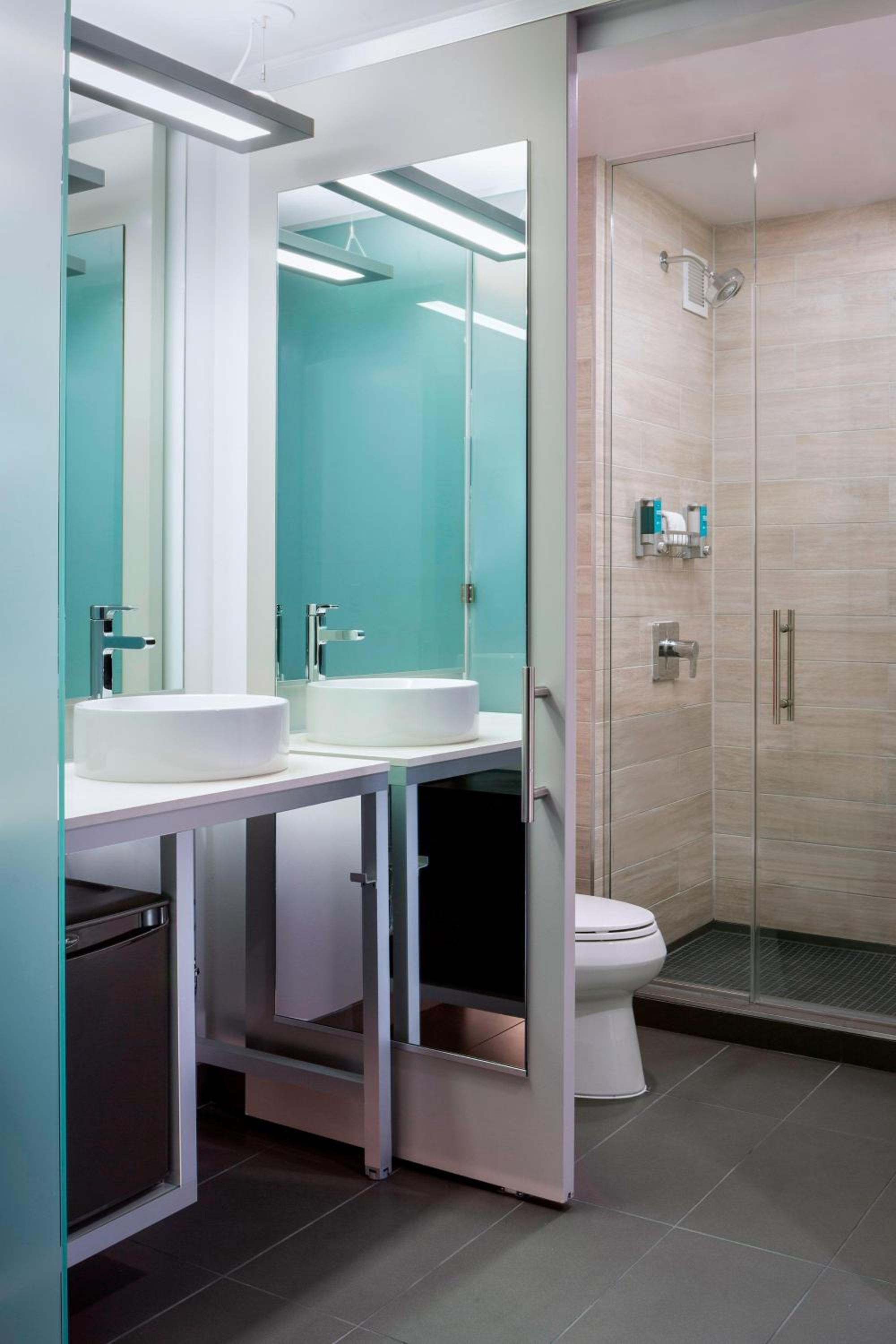 Aloft King Room - Mobility Accessible with Tub