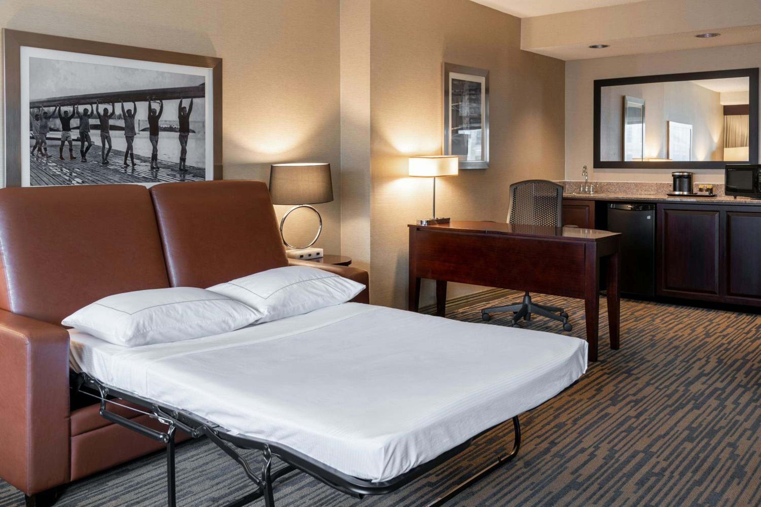 Corner King Suite with Sofa Bed and River View