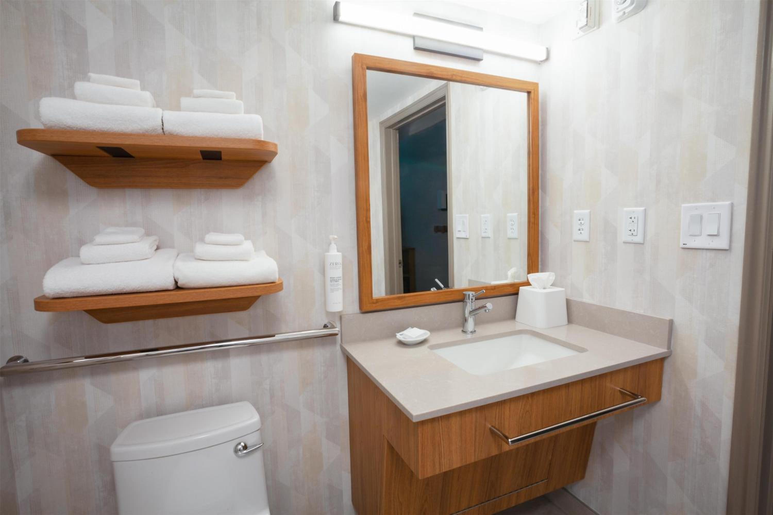 King Suite - Non-Smoking