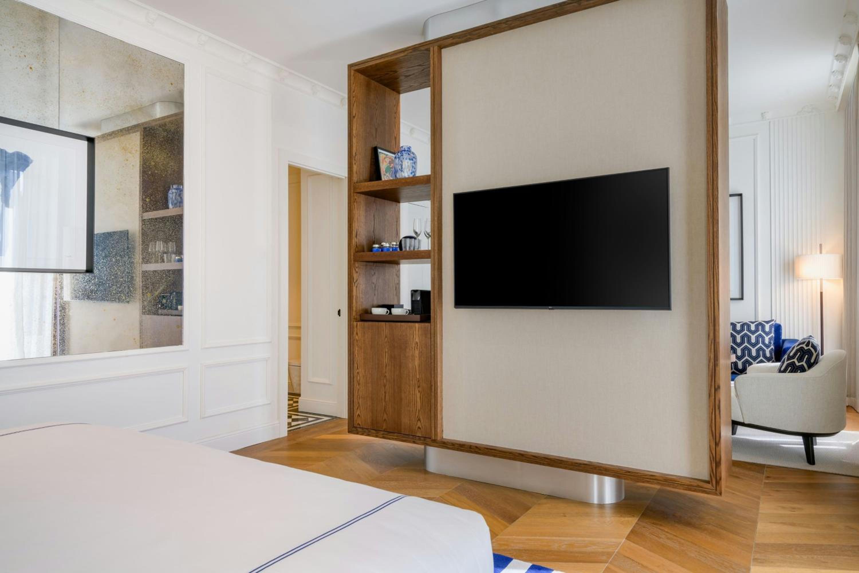 Junior King Suite with City view