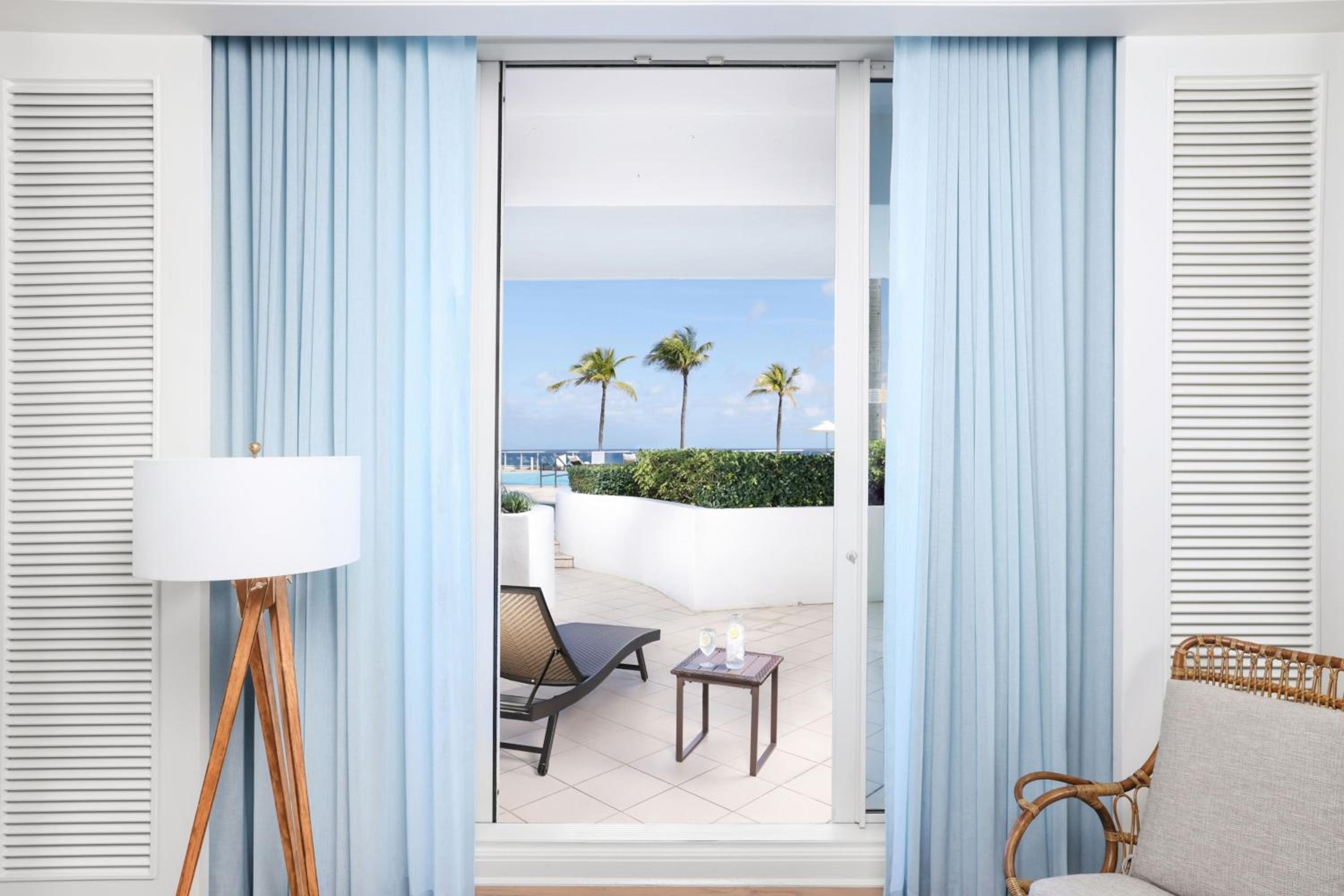 King Room with Lanai Pool View