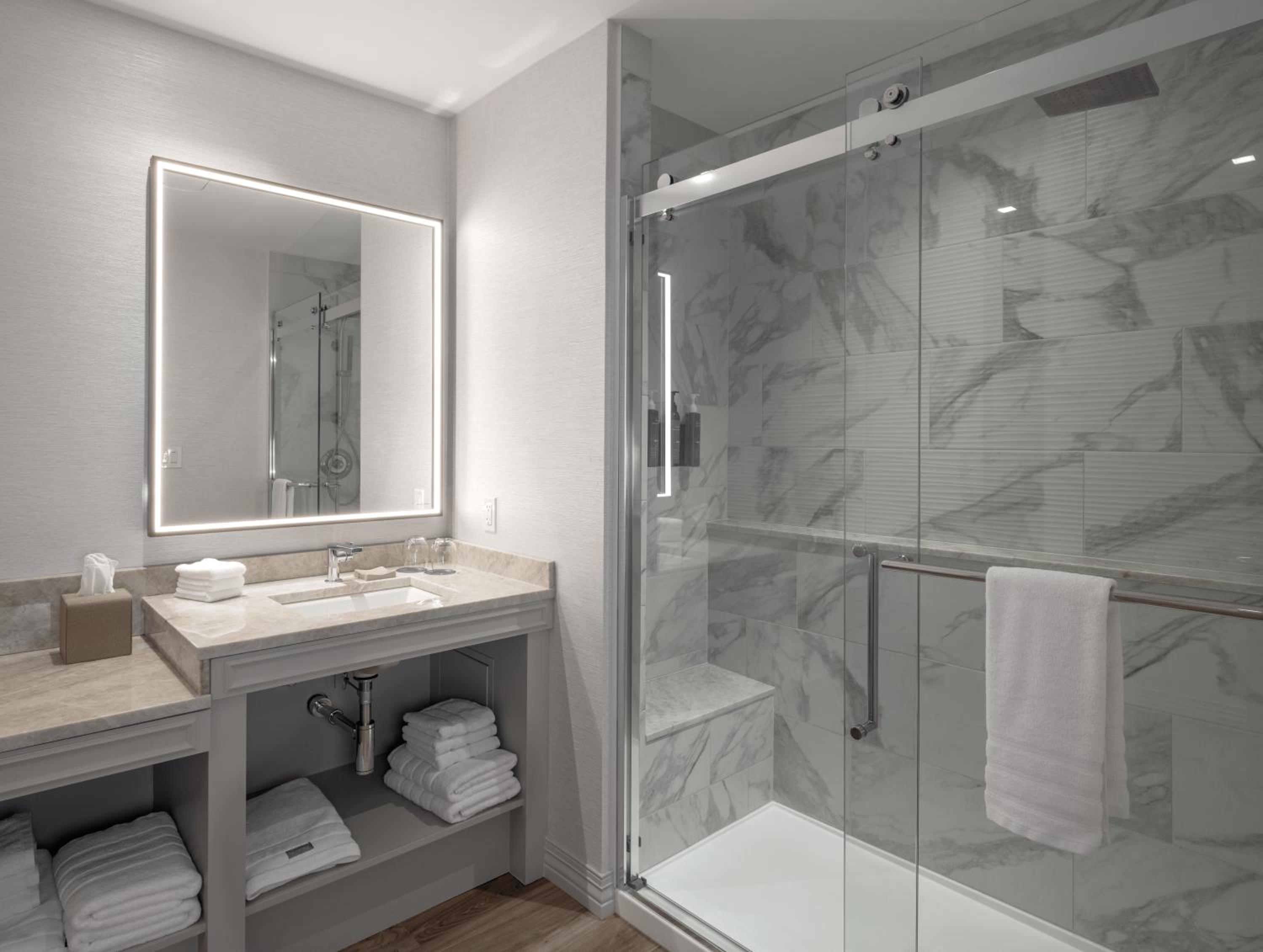 Corner King Suite with Sofa Bed and Tub - Mobility/Hearing Accessible