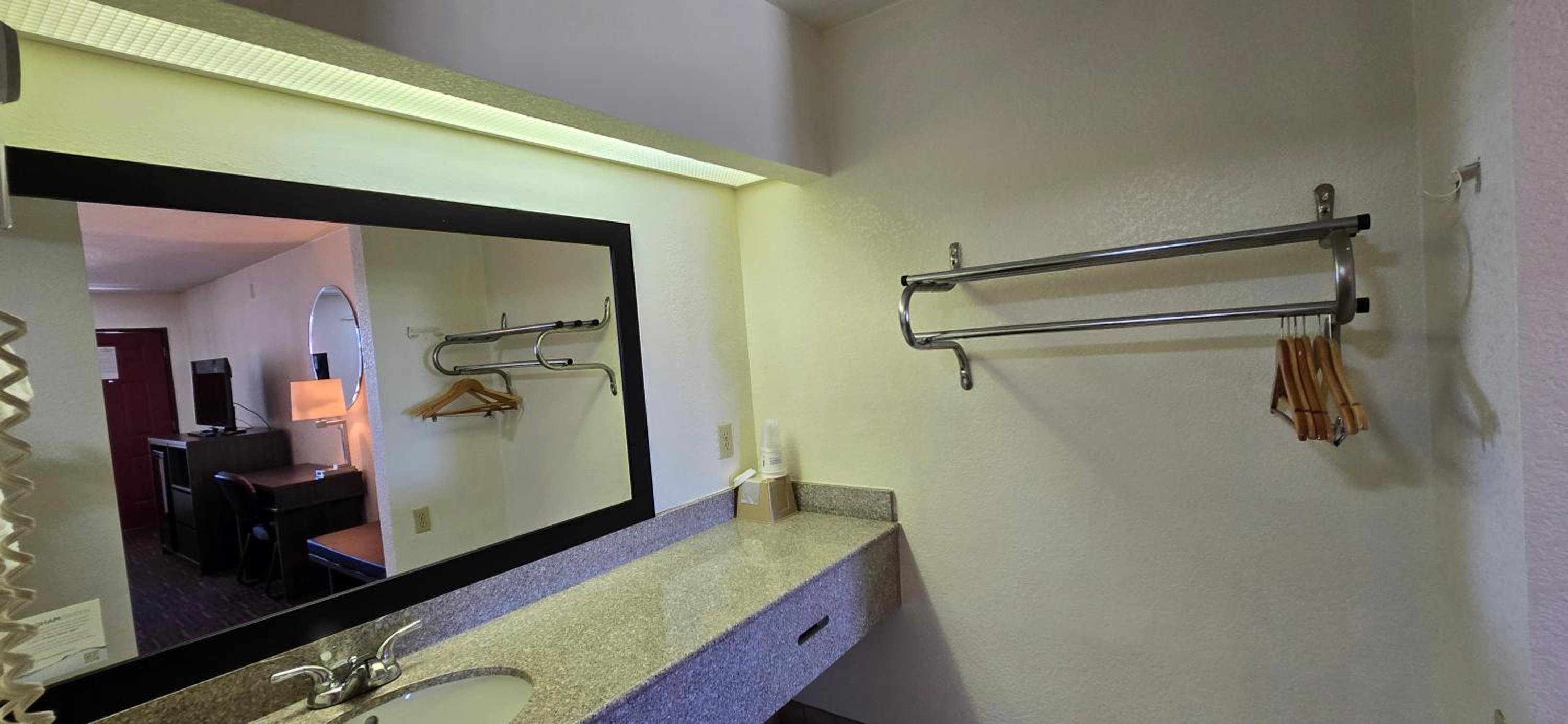 Queen Room with Two Queen Beds - Smoking