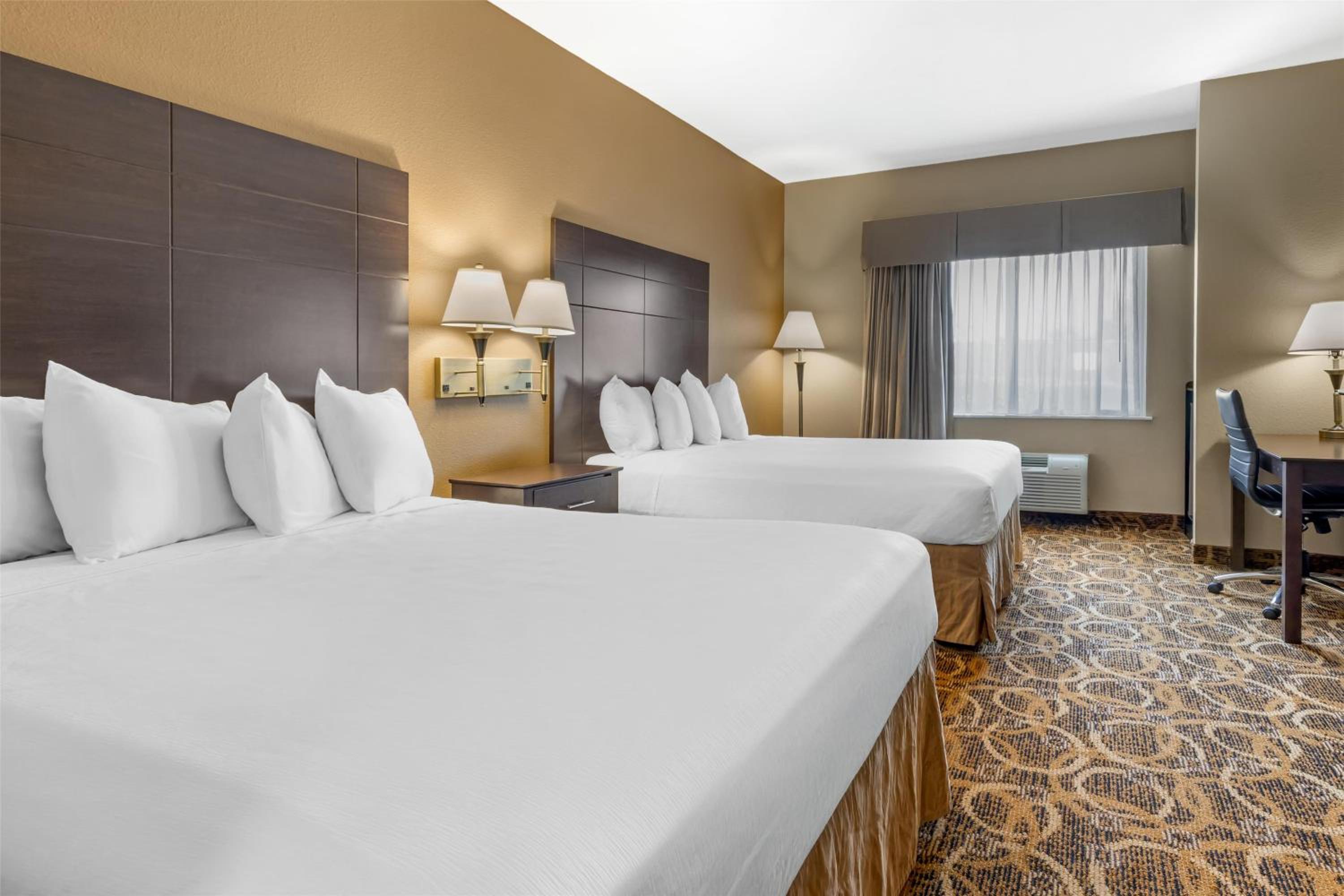 Queen Room with Two Queen Beds and Roll-In Shower - Mobility Accessible/Non-Smoking