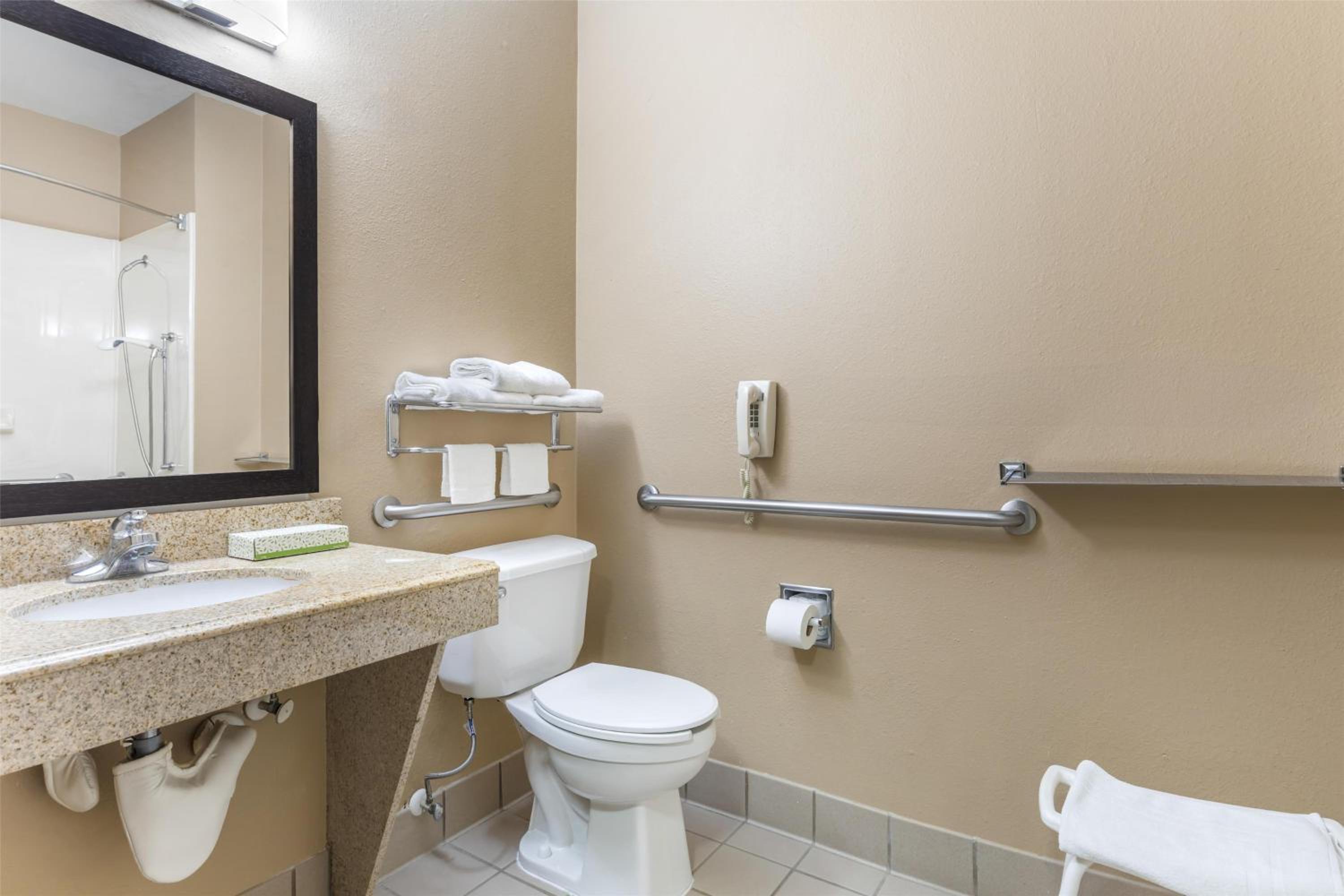 Queen Room with Two Queen Beds and Roll-In Shower - Mobility Accessible/Non-Smoking