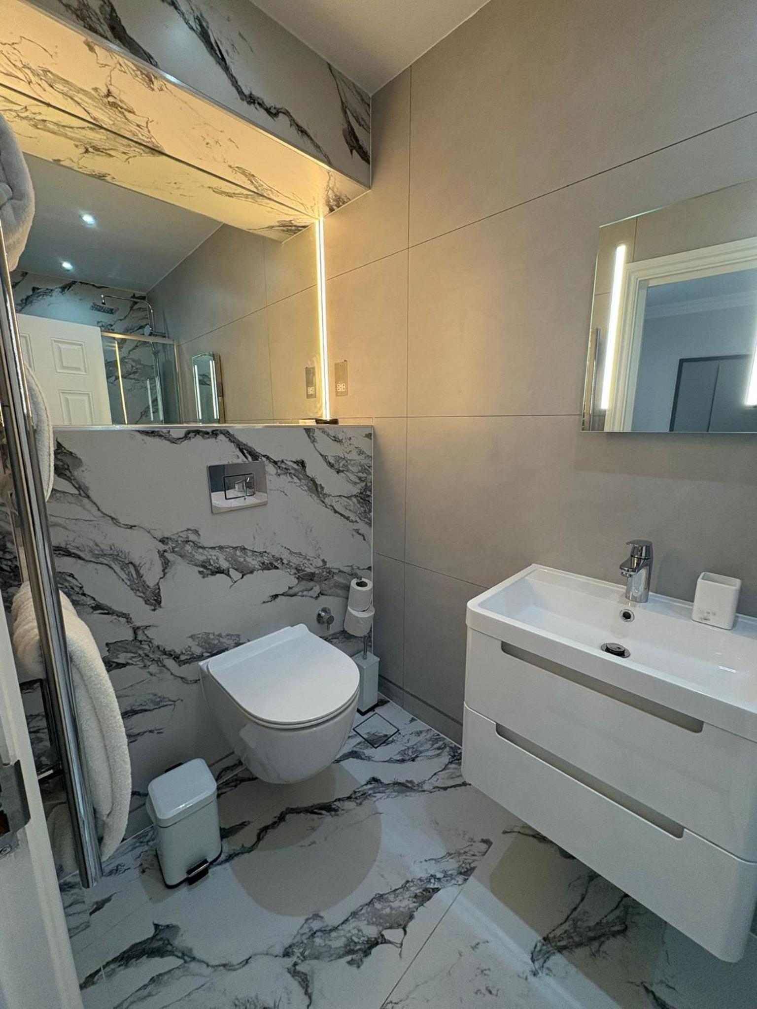 One-Bedroom Apartment - Annex