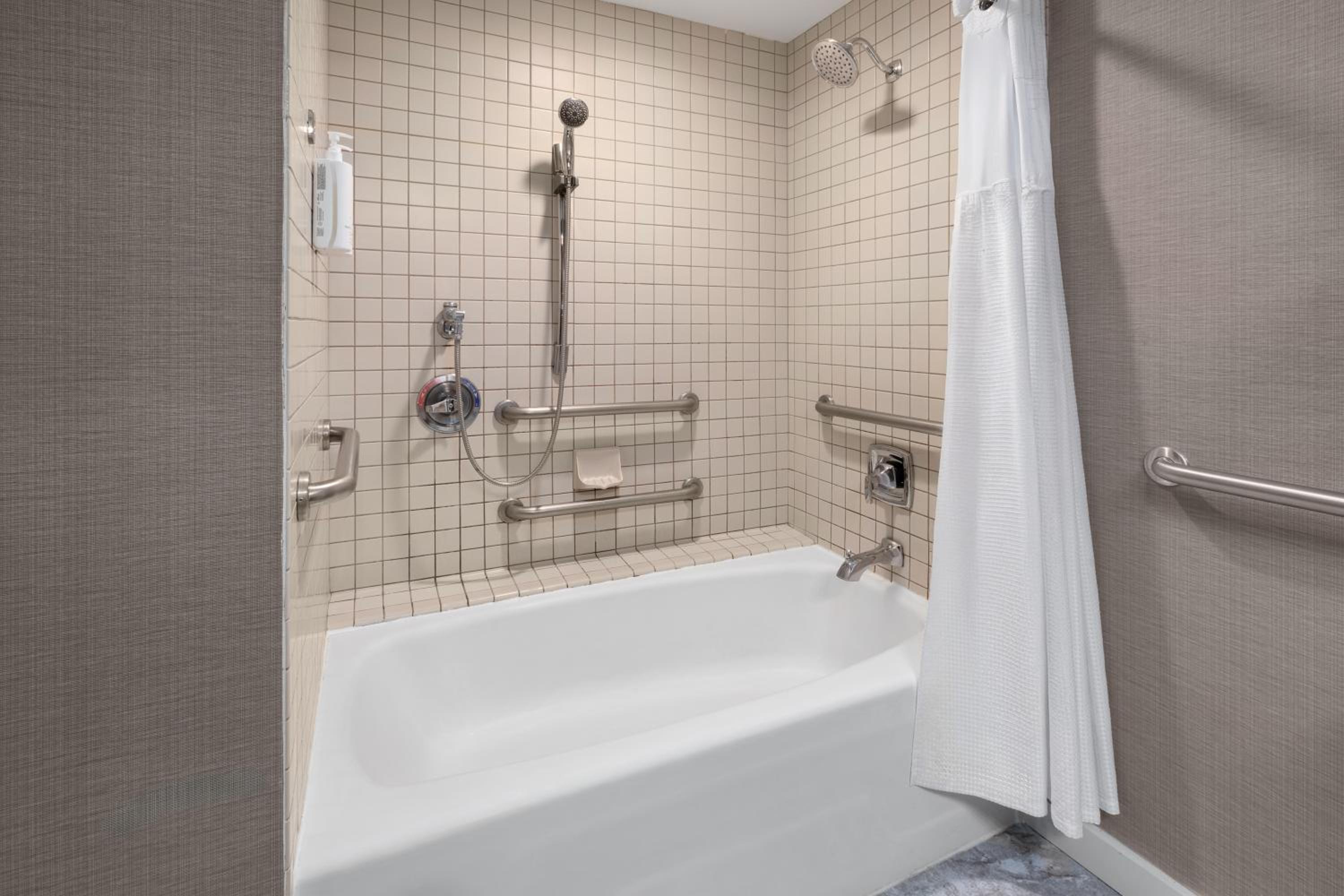 King Room with Tub w/Grab Bars and Patio - Mobility/Hearing Access - Non-Smoking