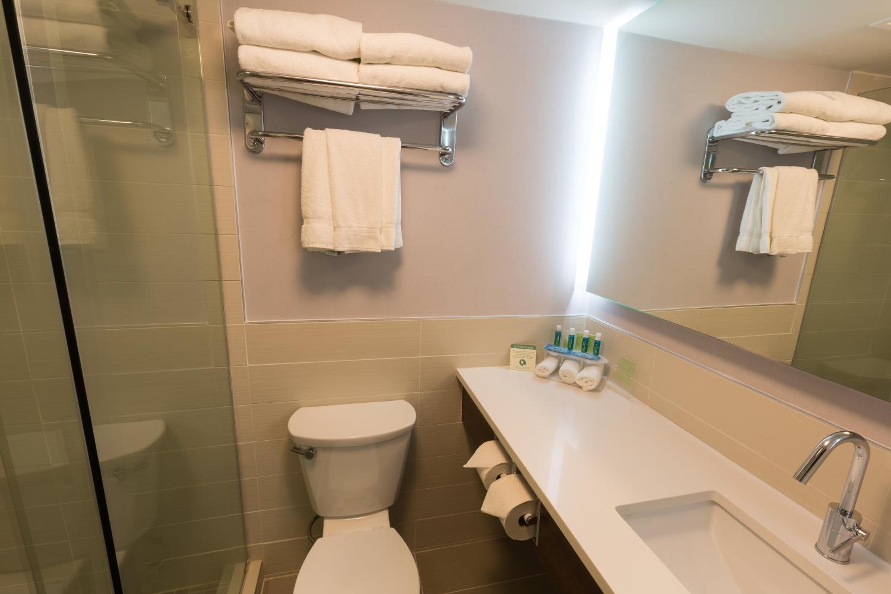 King Suite - Non-Smoking