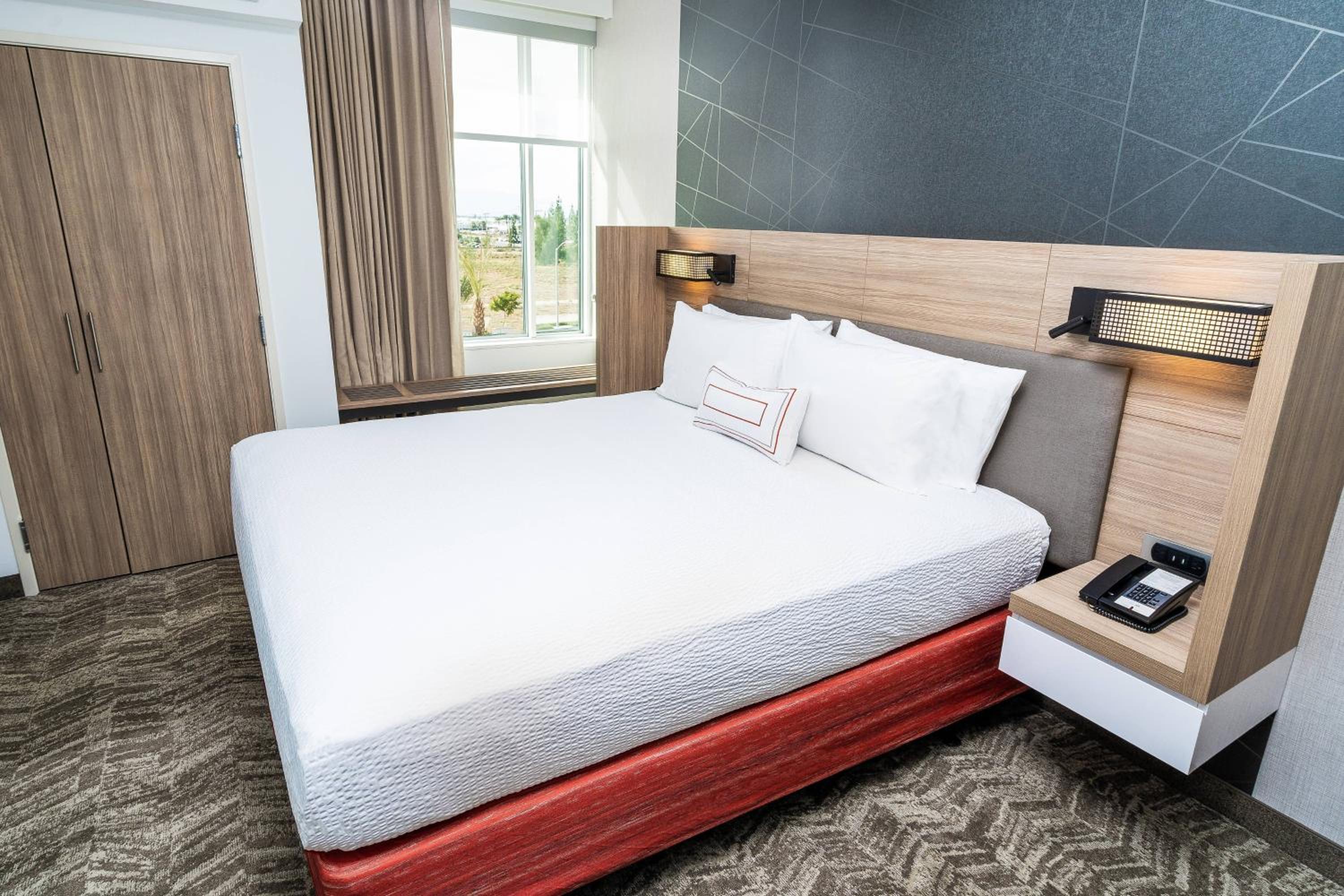 King Suite with Sofa Bed - Hearing Accessible