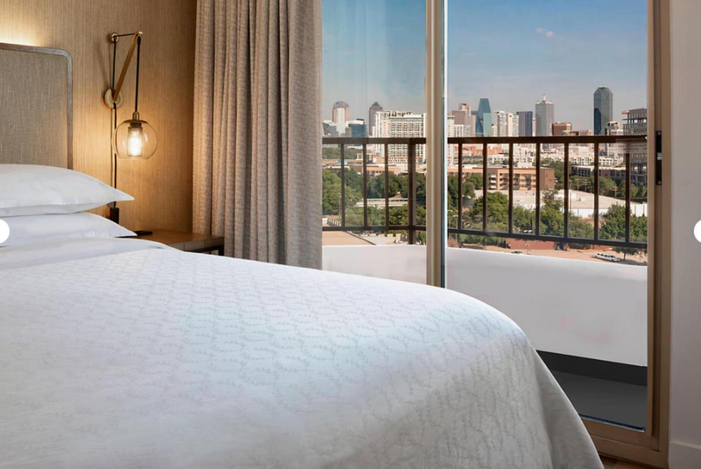 1 King &amp; 1 Queen, Concierge level, 2 Bedroom Suite, Balcony