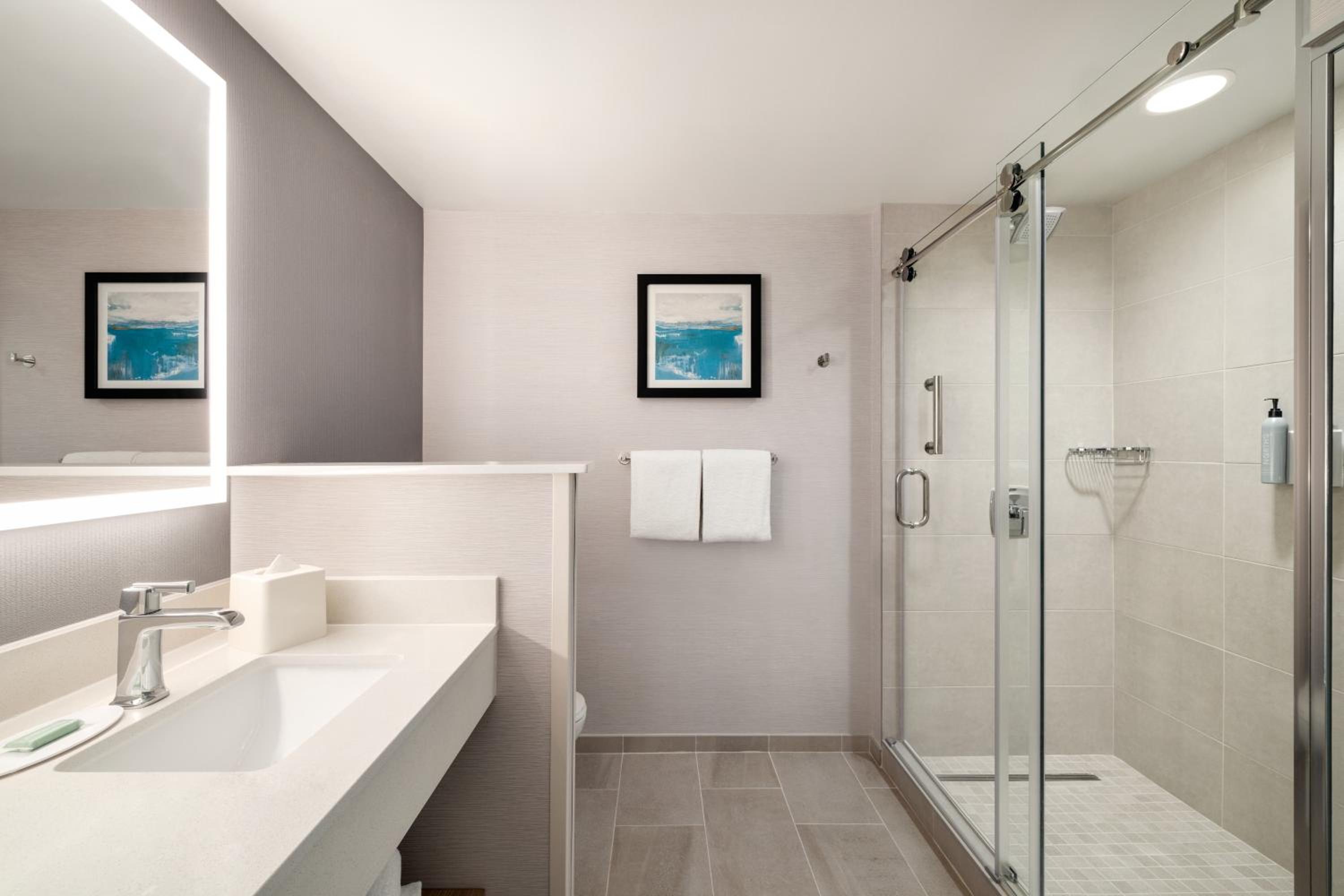 King Room with Sofa Bed/Boardwalk View/Oceanfront - Hearing Accessible