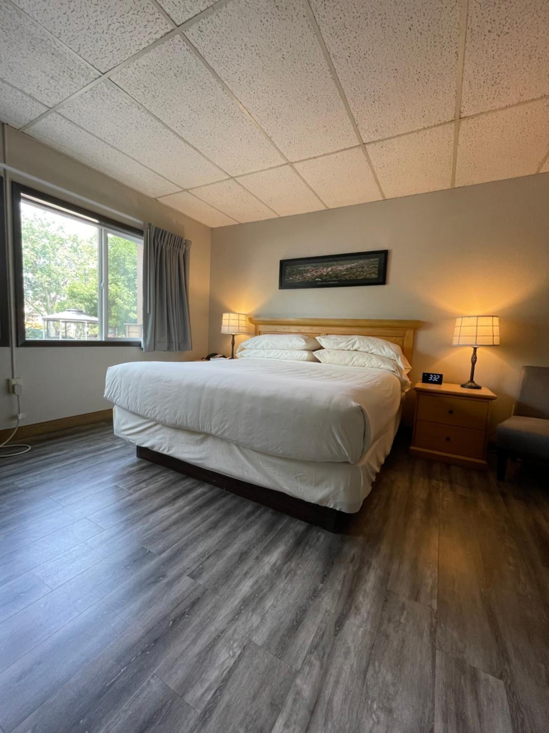 Deluxe King Room