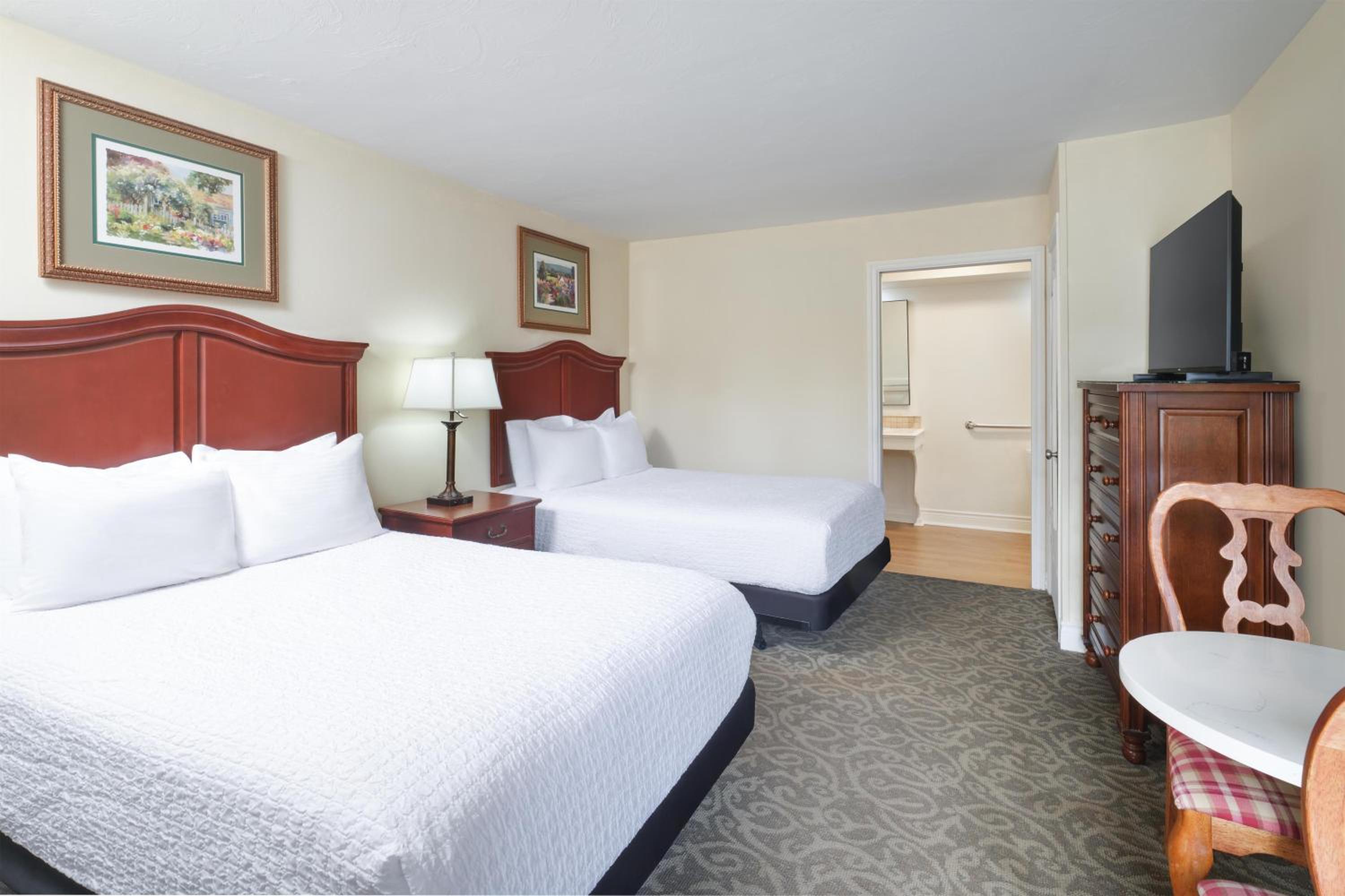 Double Room with Two Double Beds and Bath Tub - Disability Access