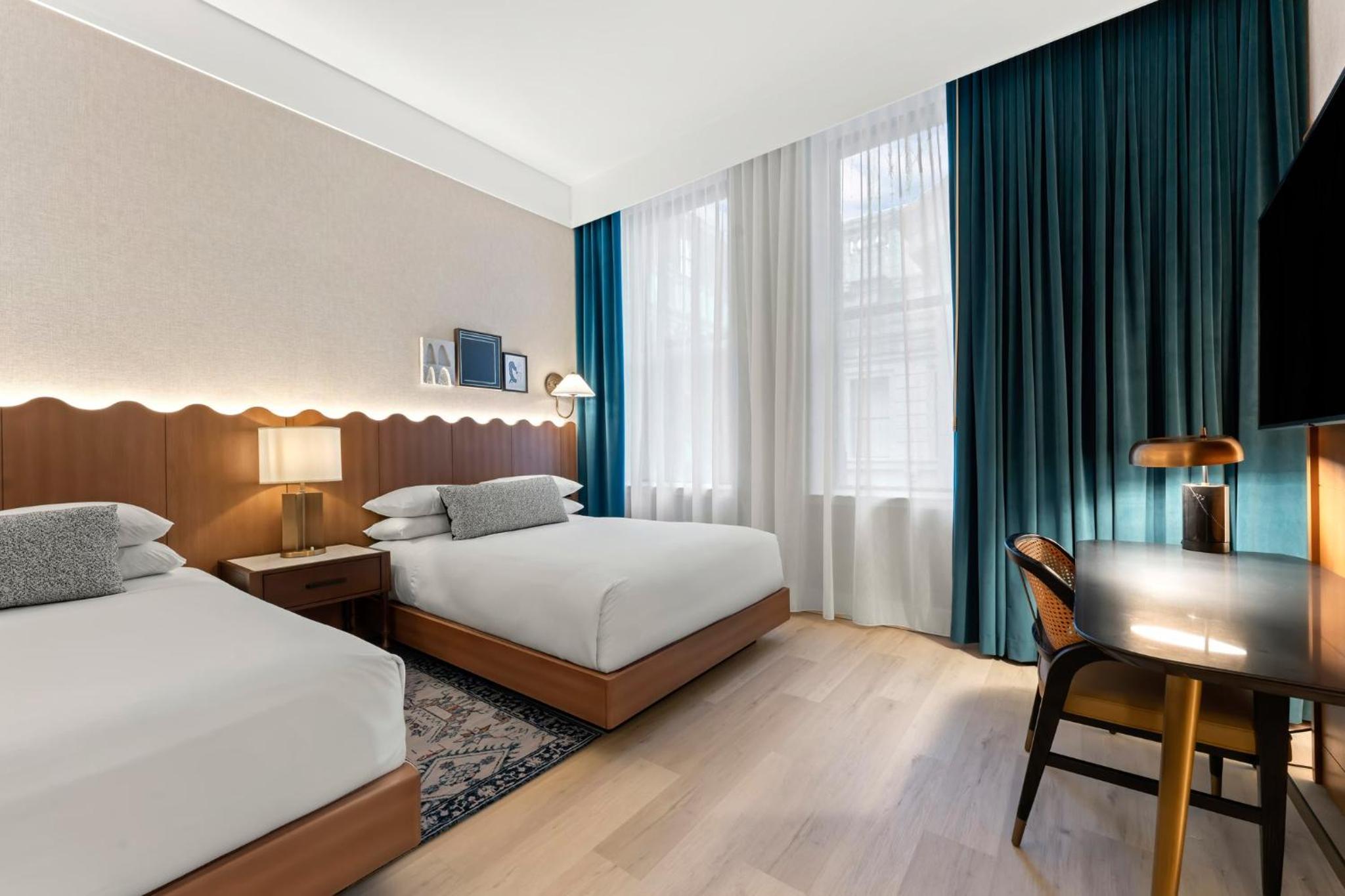 One-Bedroom Queen Suite