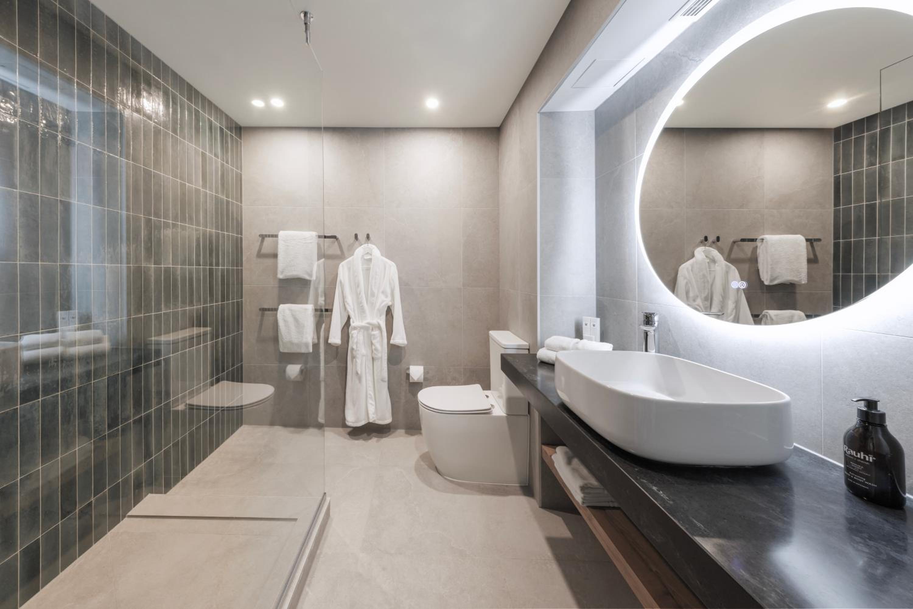 One Bedroom King Suite