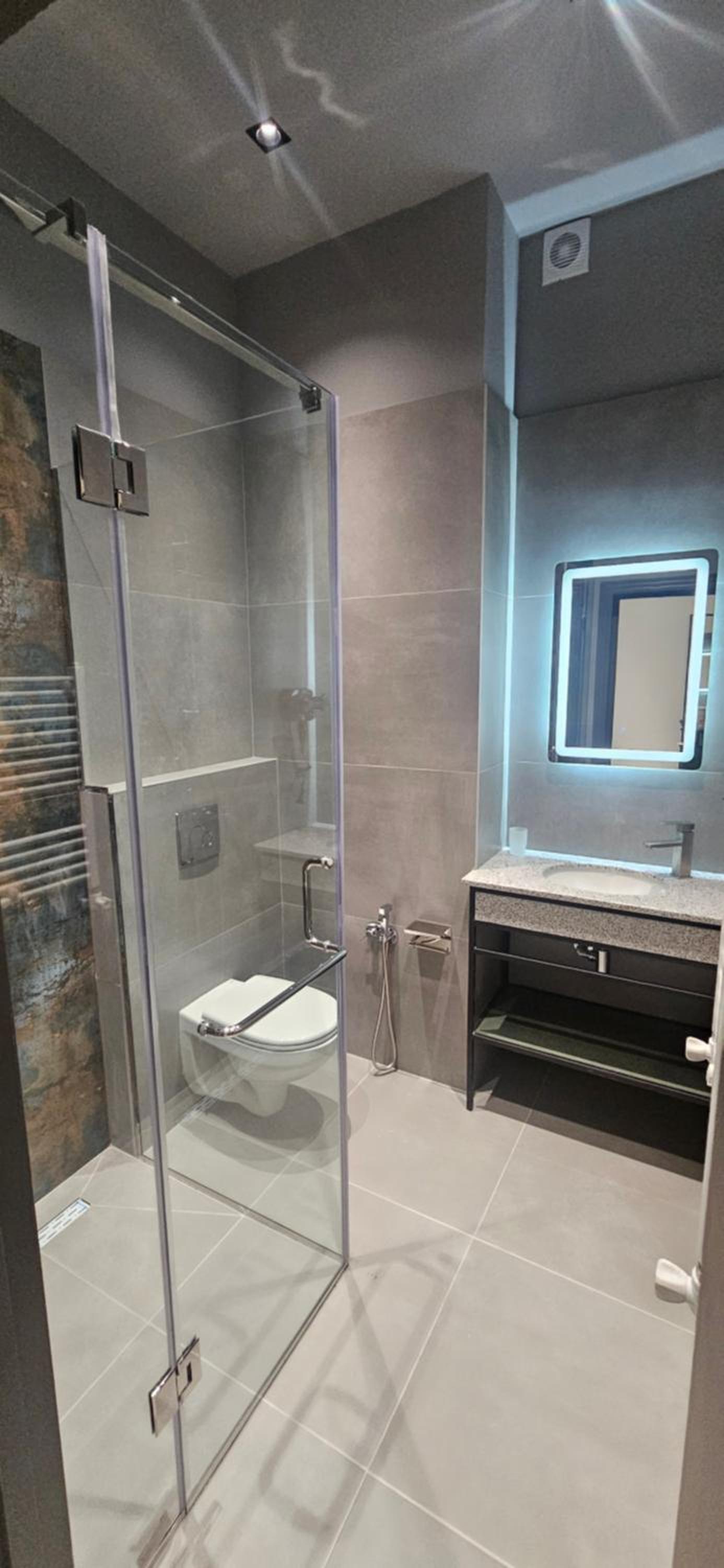 Studio Apartment with King Bed