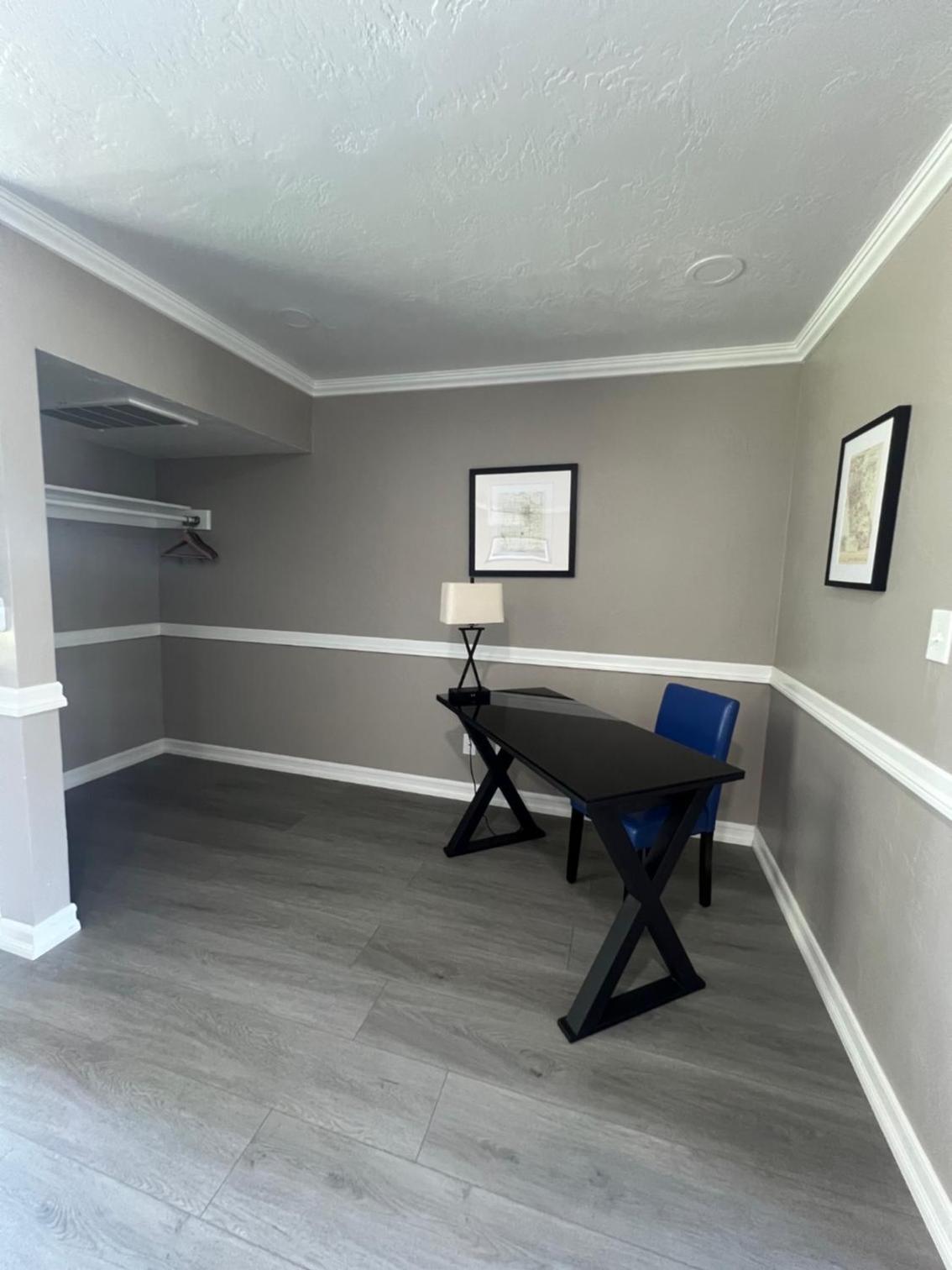Family Room with Garden View