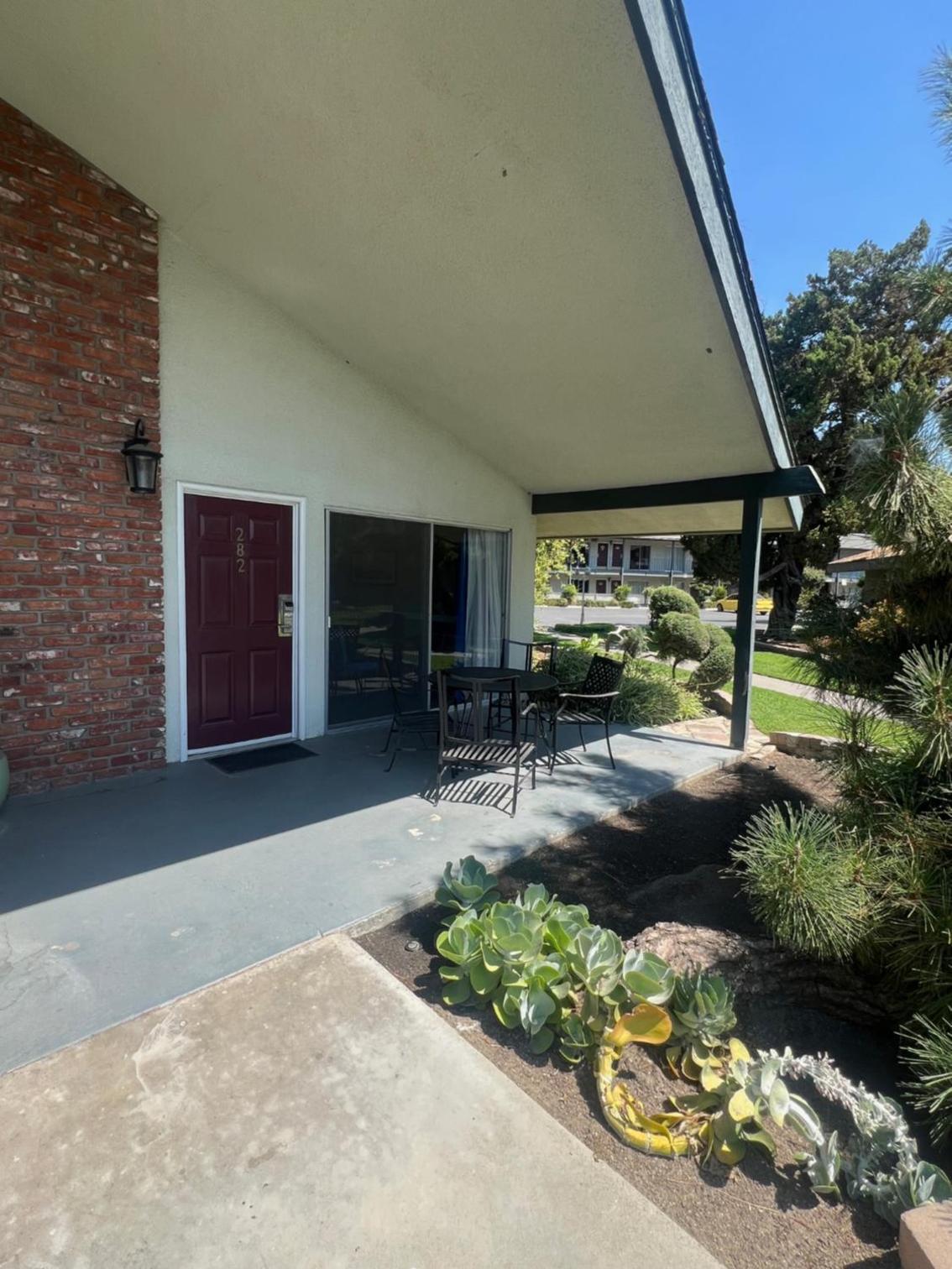 Family Room with Garden View