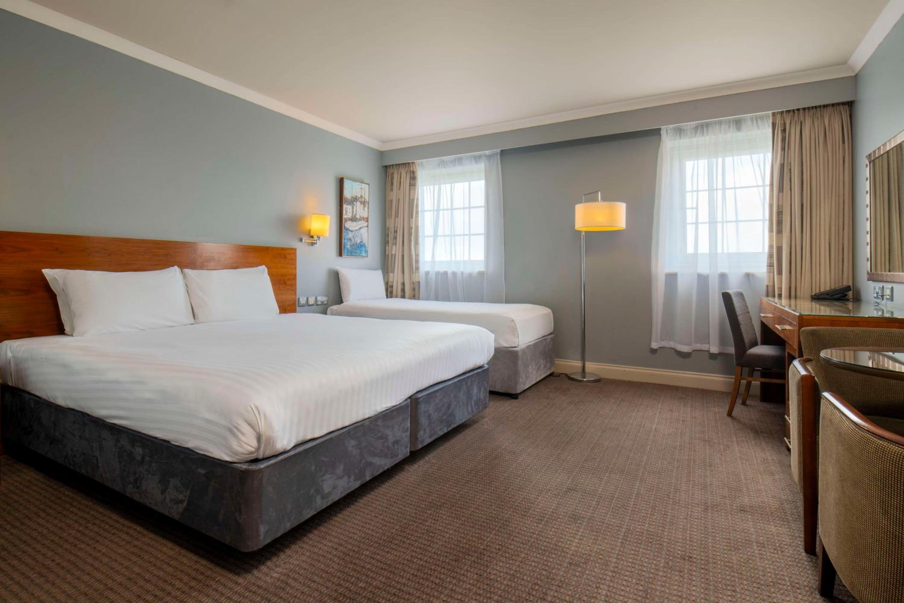 Executive Family Room with One King Bed and One Single Bed - Non-Smoking