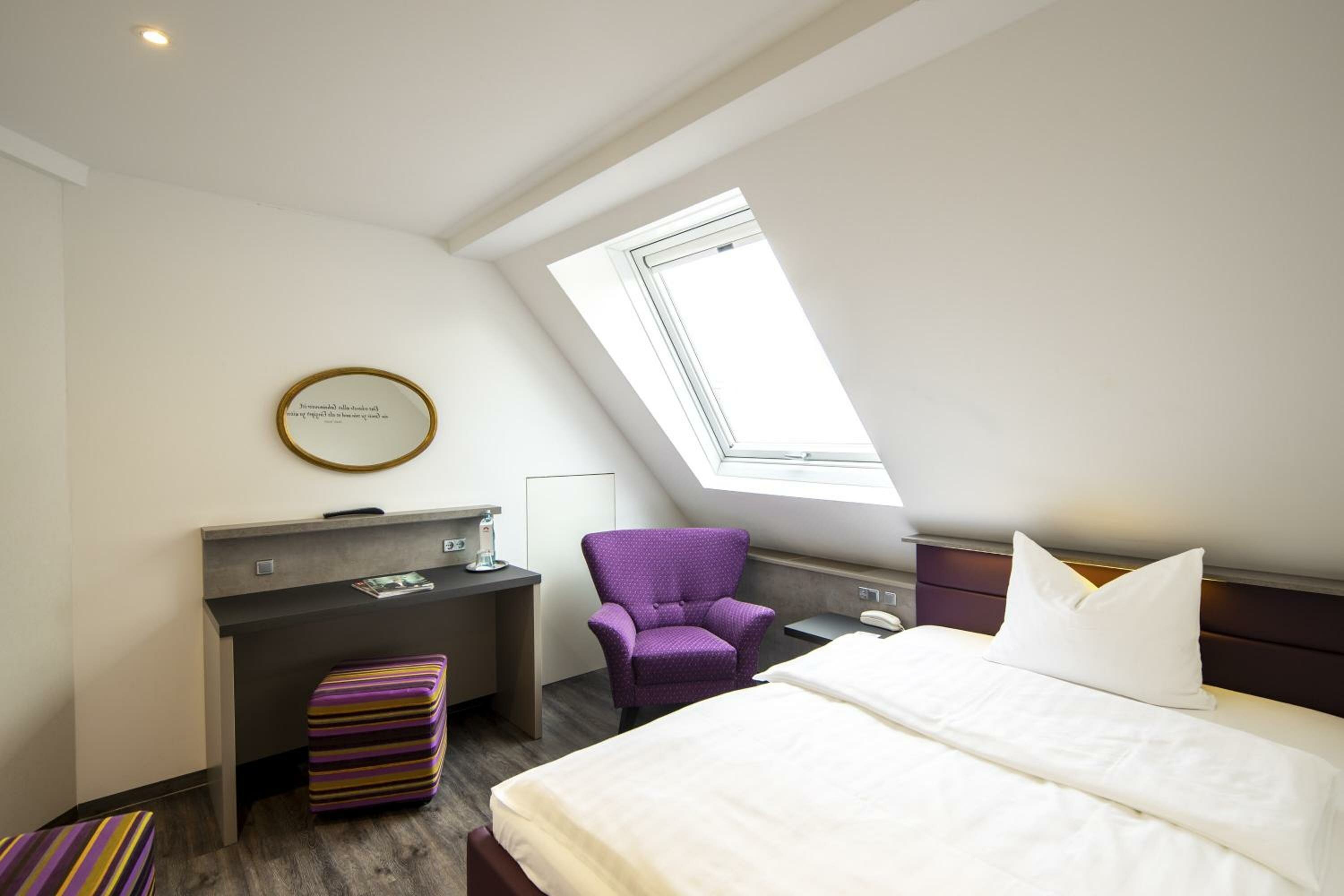 Standard Queen Room