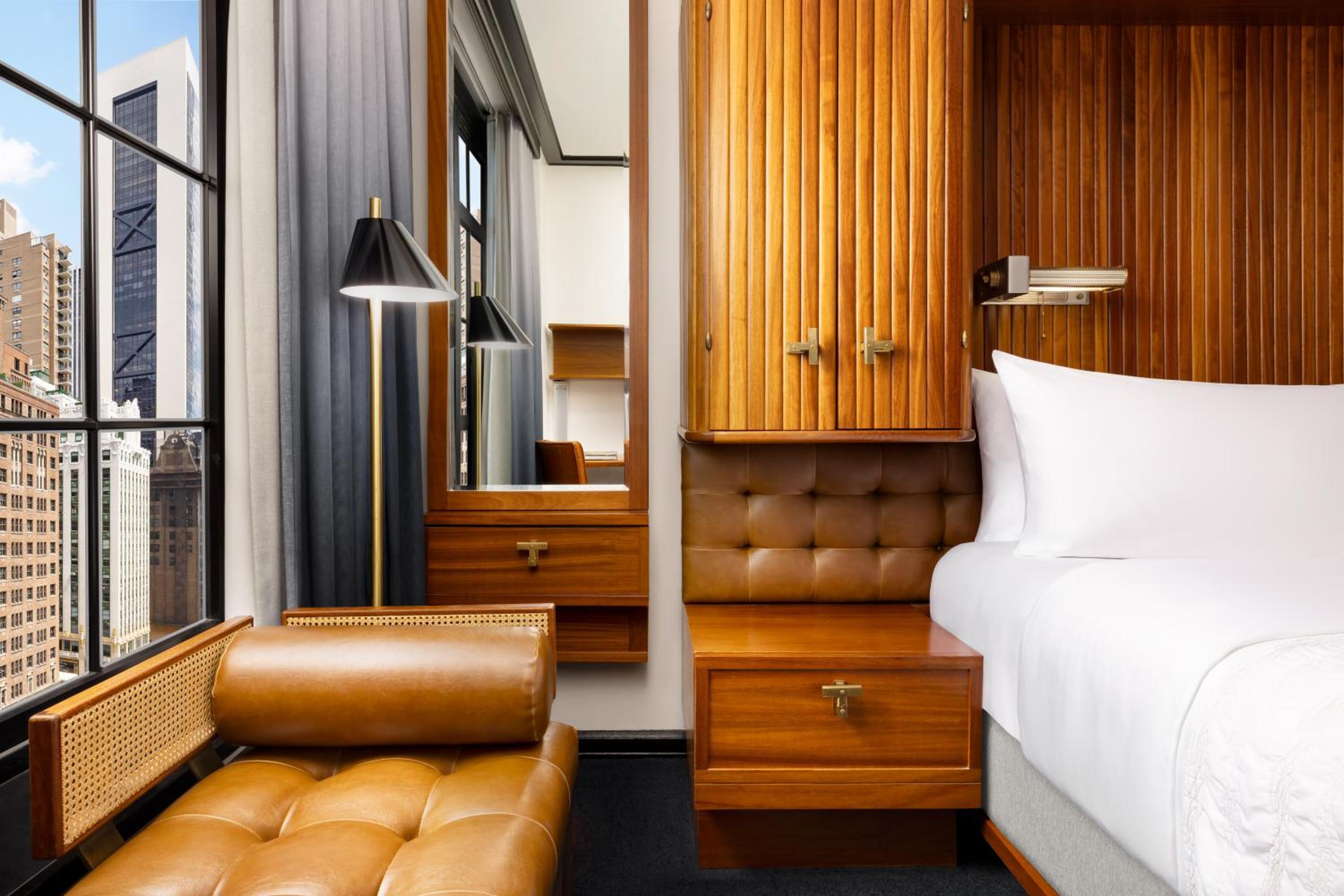 Deluxe King Room with City View - High Floor