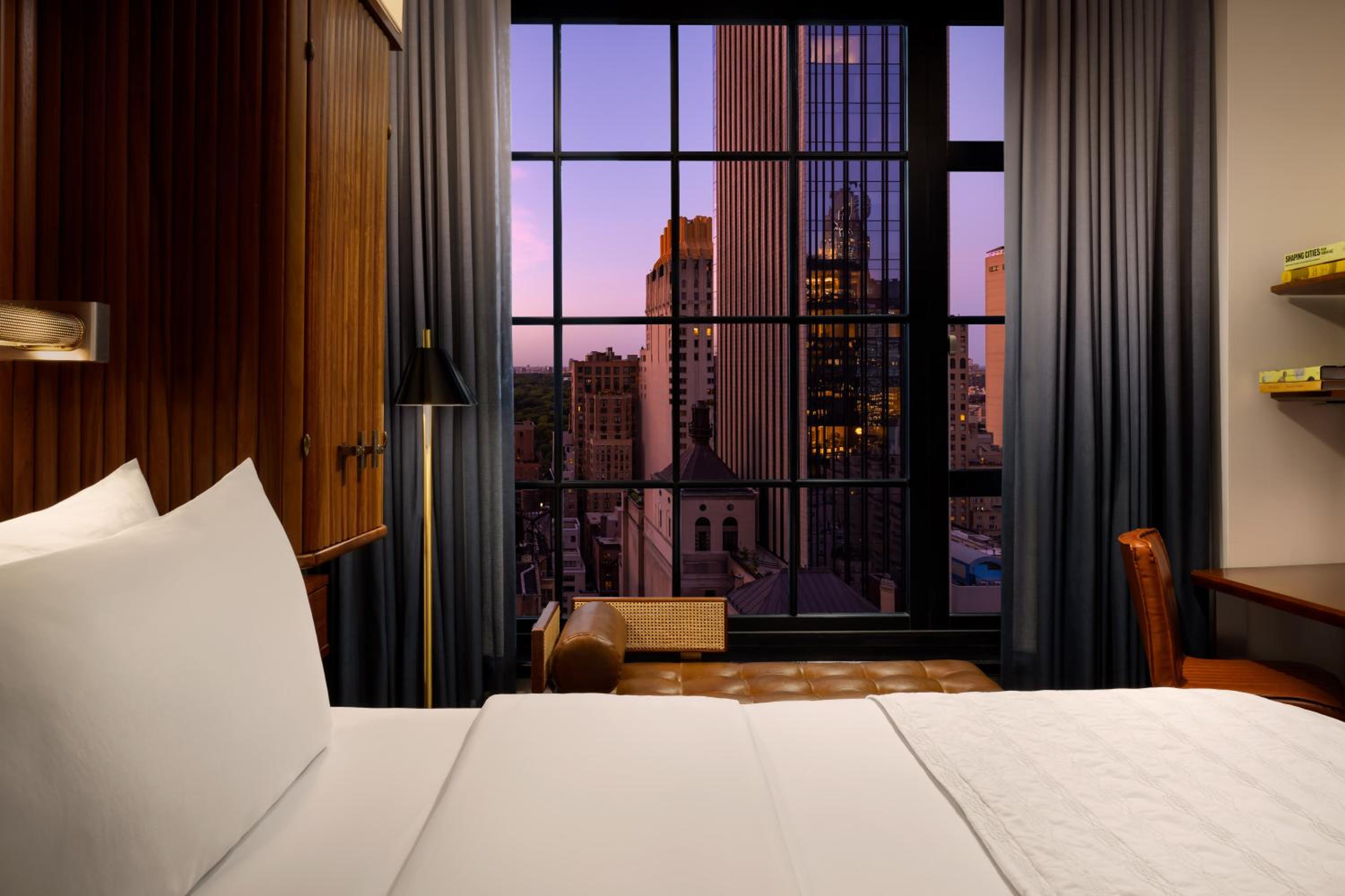 Deluxe King Room with City View - High Floor