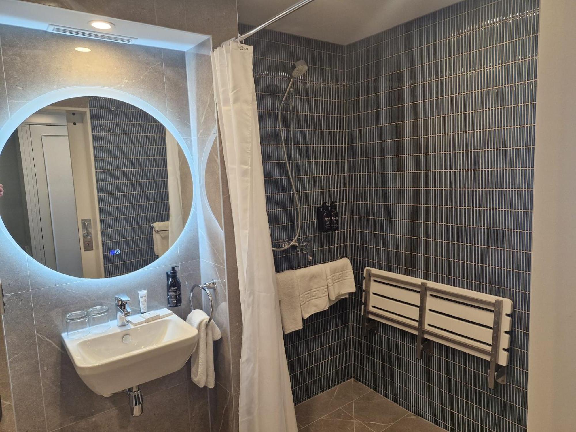 Superior Accessible One King