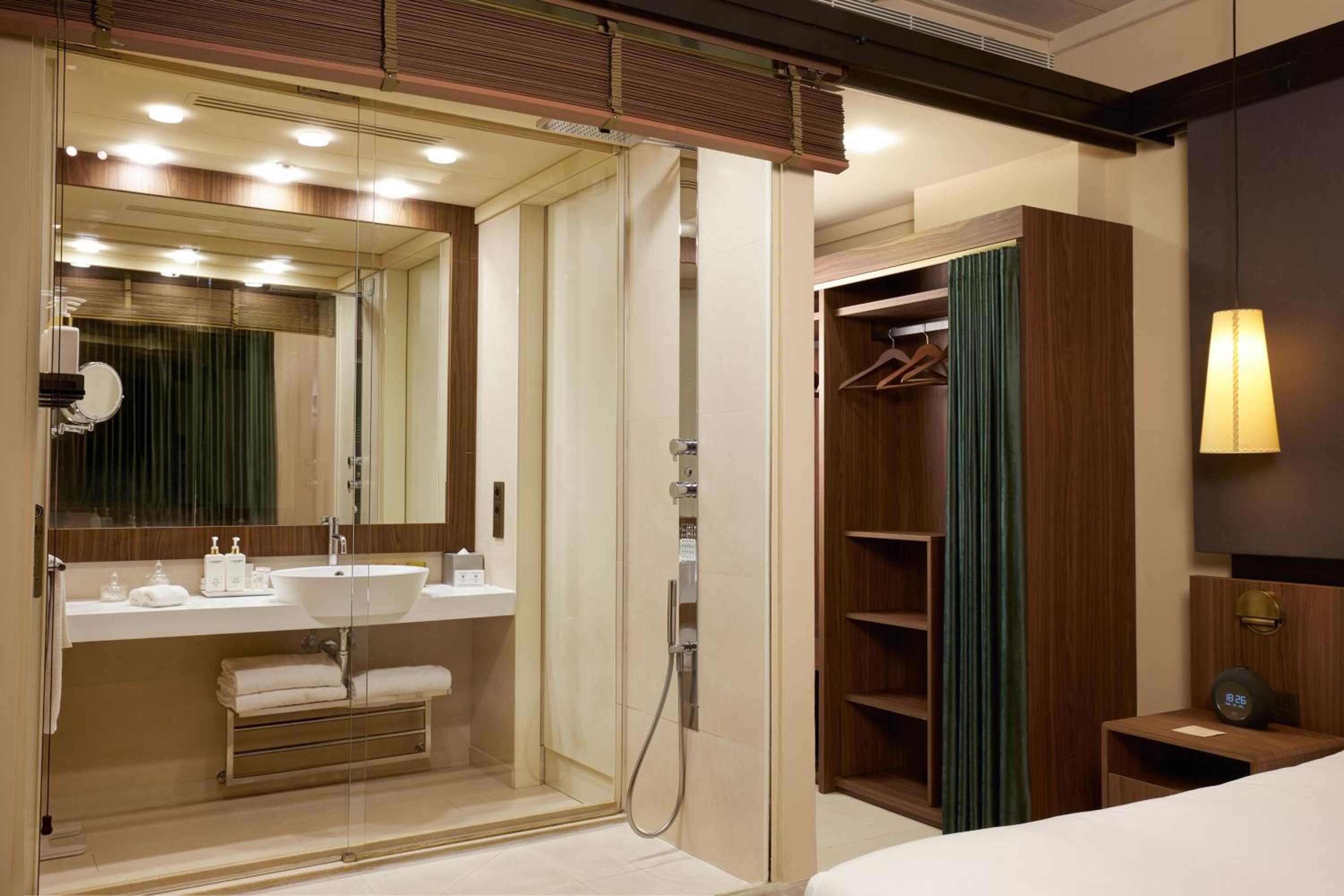 One-Bedroom Master Suite