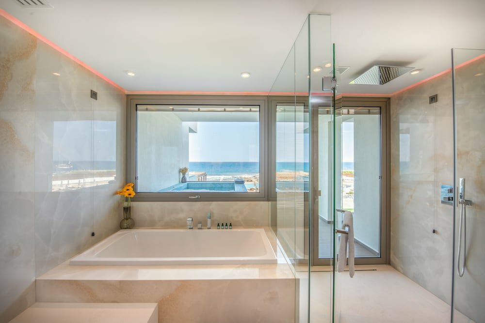 Aqua Marine Suite Waterfront with Outdoor Whirlpool and Gym