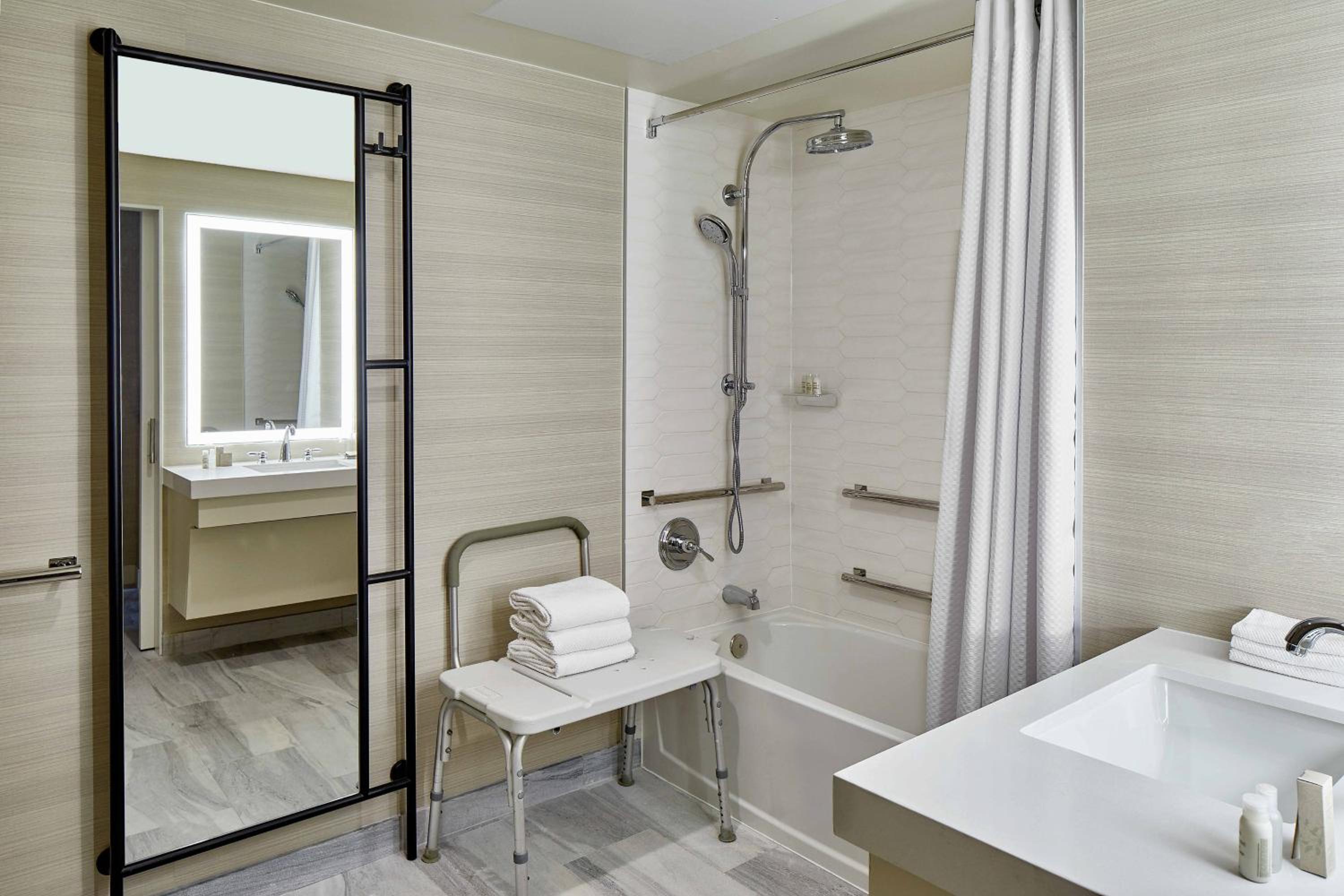 King Room with Pool View - Hearing Accessible