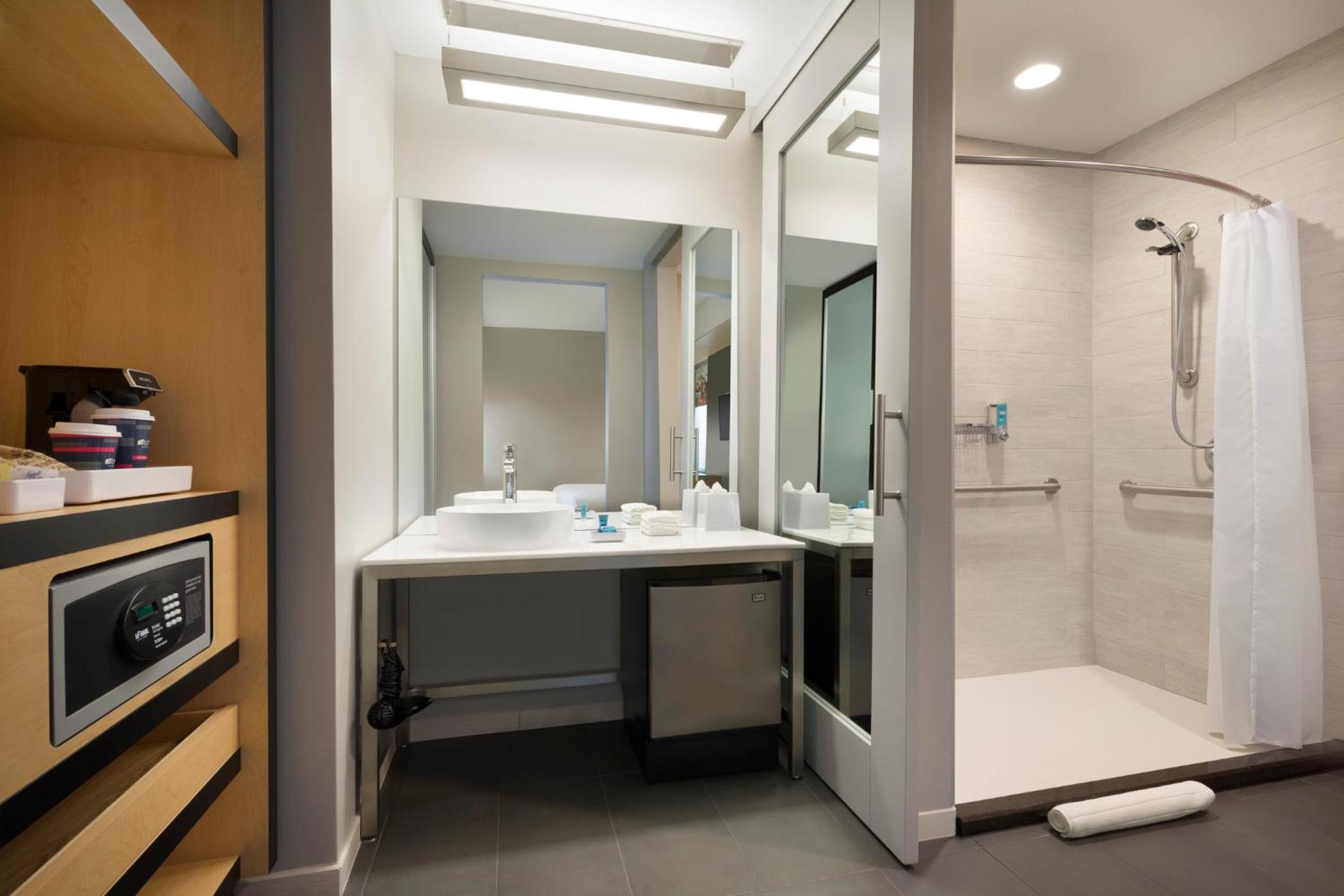 King Room with Roll-in Shower - Mobility and Hearing Accessible