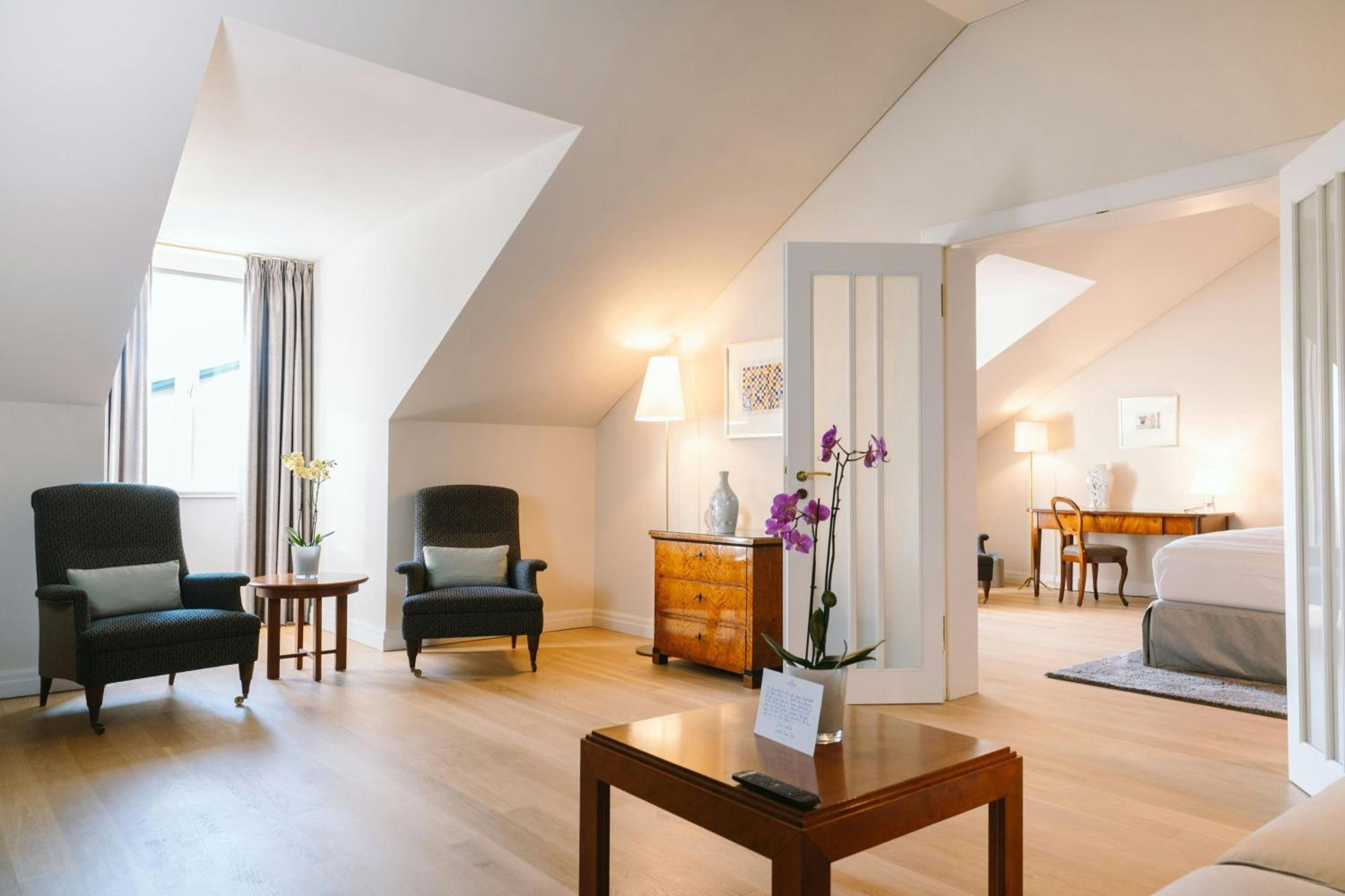 Double Suite with Sofa Bed and City View