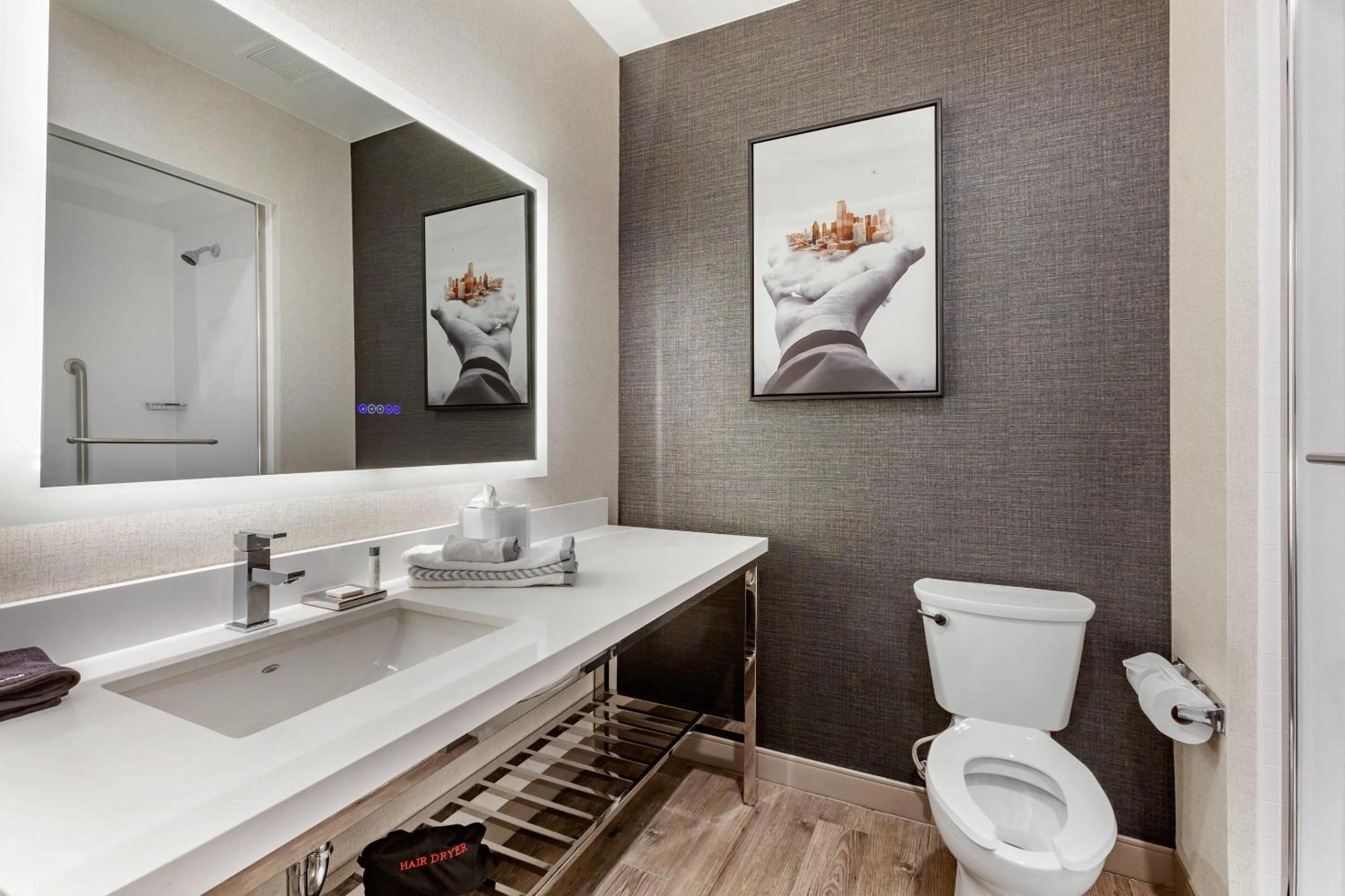 Queen Room with Two Queen Beds - Accessible/Non-Smoking 