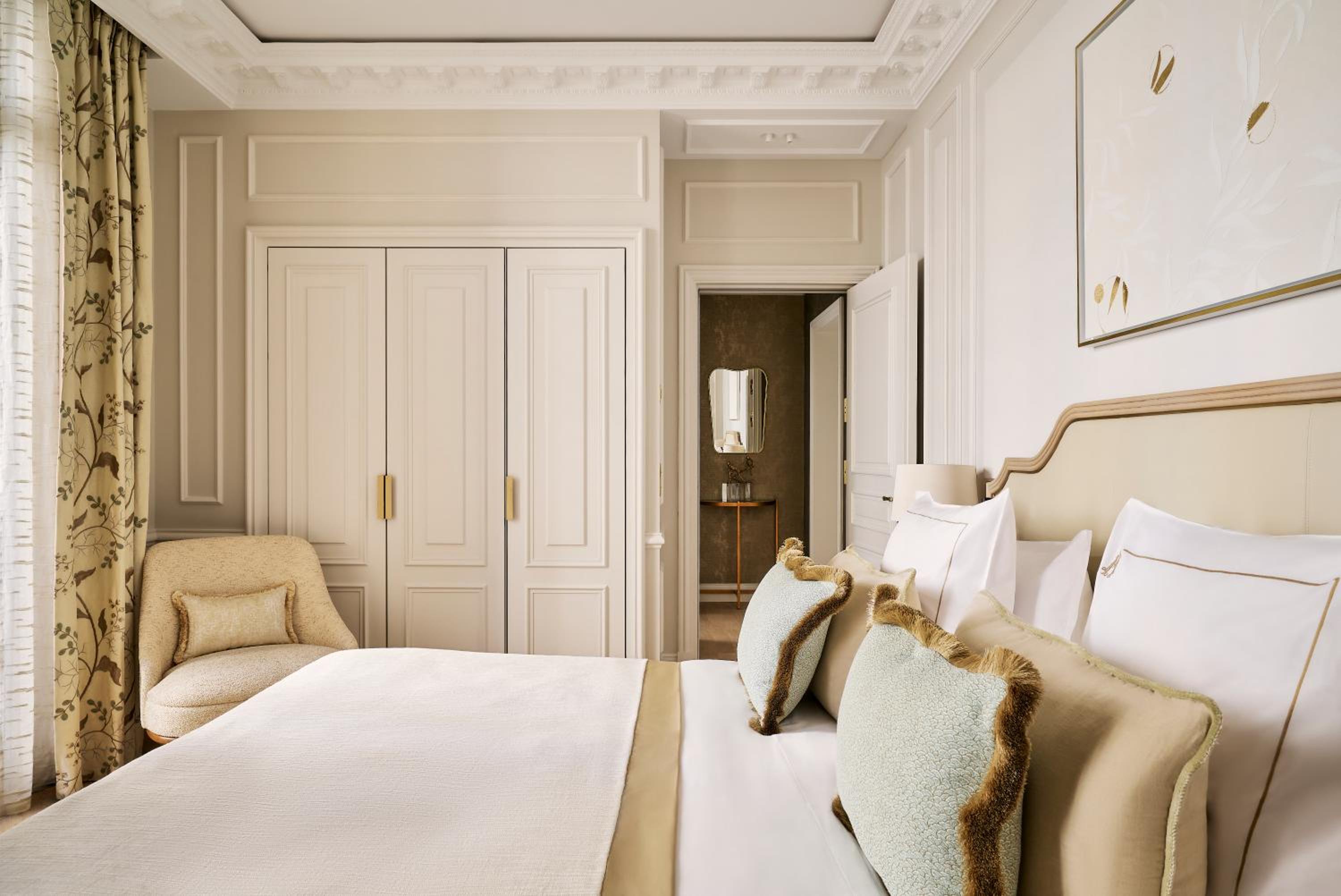 Deluxe Prestige Room - City or Courtyard View