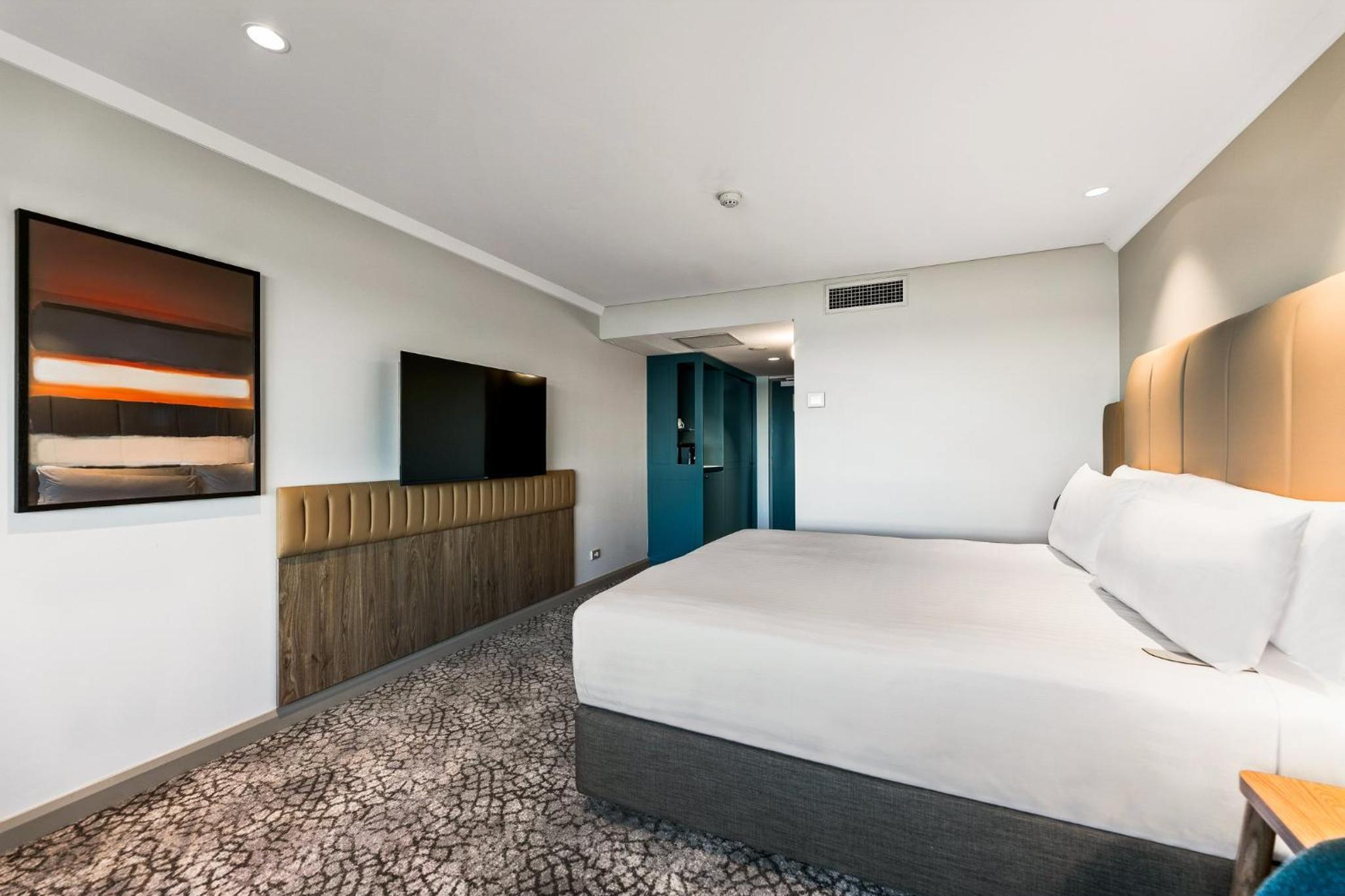 Premium King Room with Balcony and Swan River View