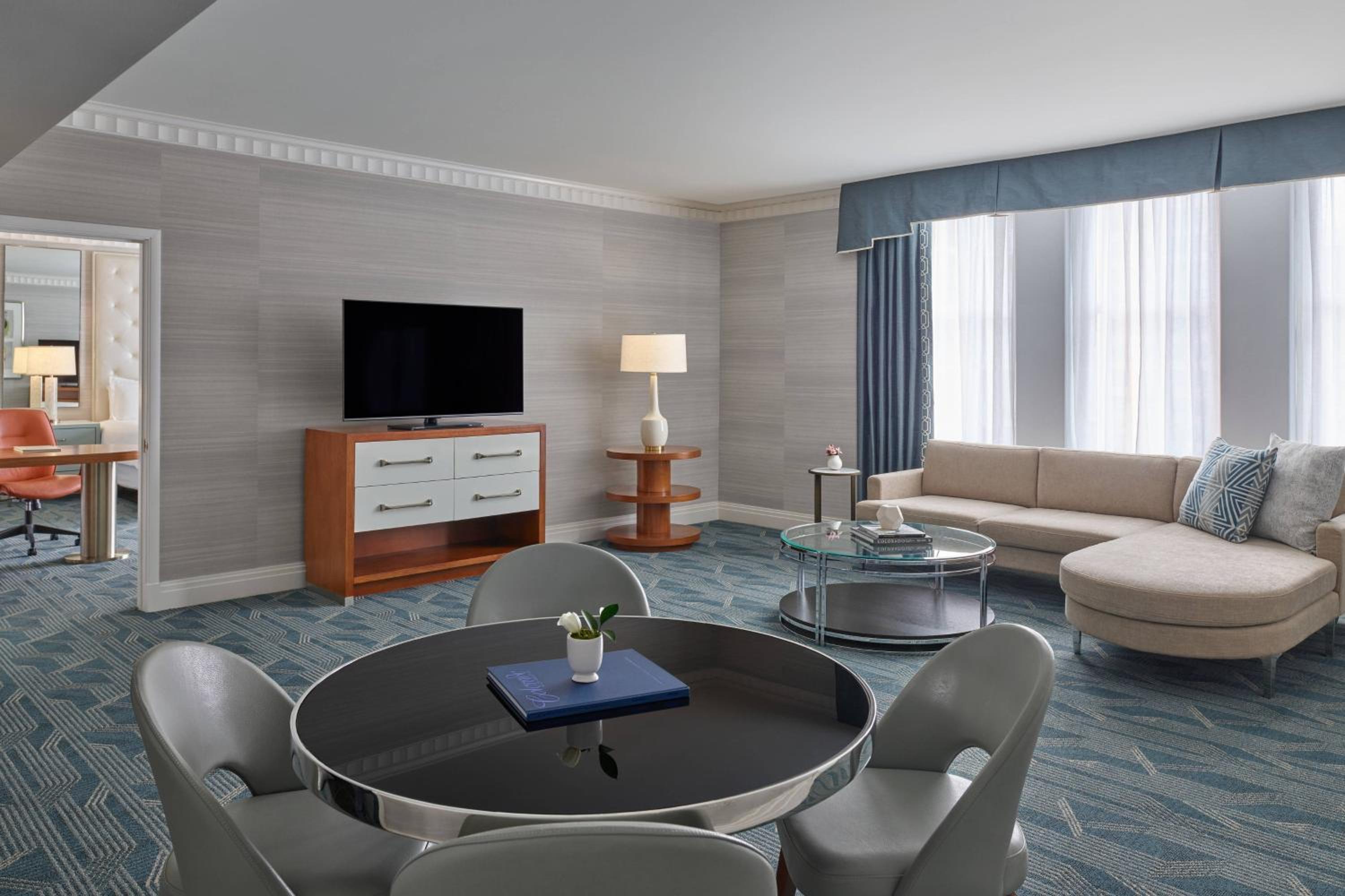 One-Bedroom Royal King Suite with City View