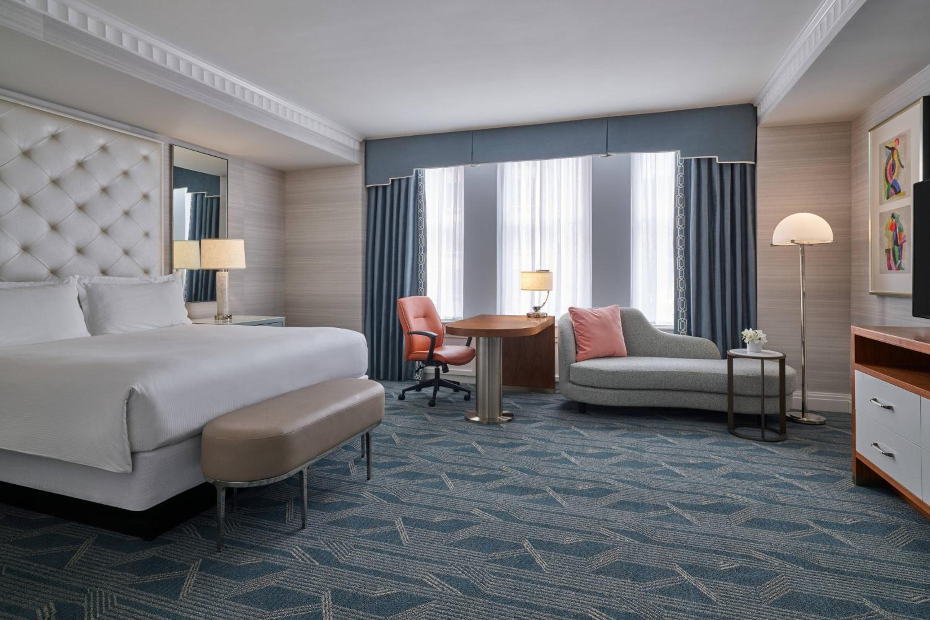 One-Bedroom Royal King Suite with City View