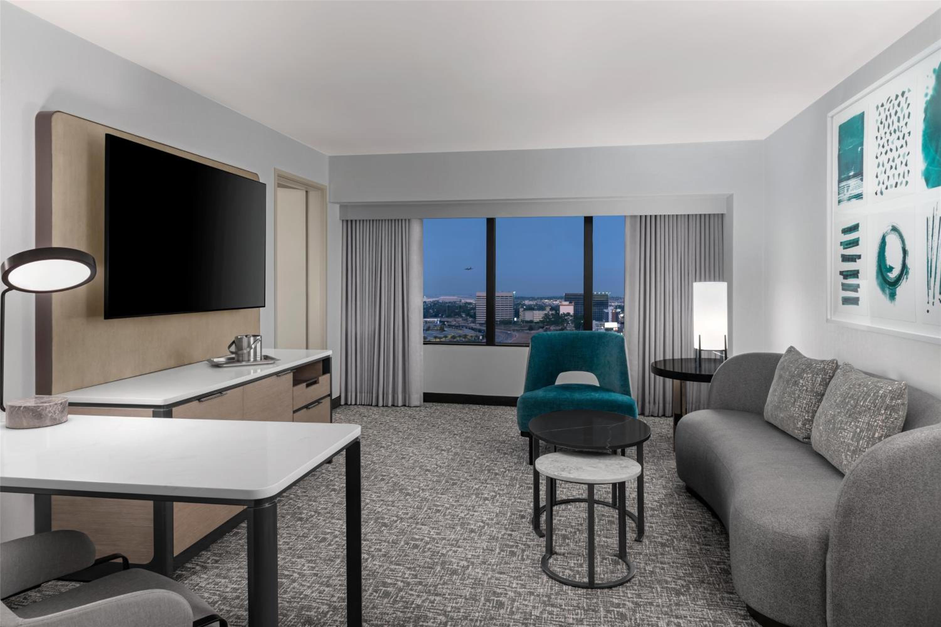 Superior King Suite - Hearing Accessible