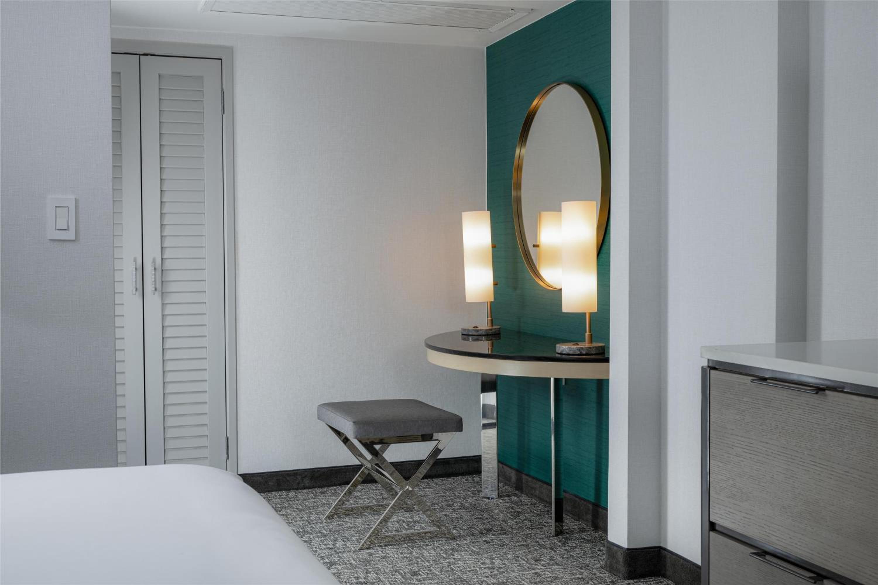 Superior King Suite - Hearing Accessible