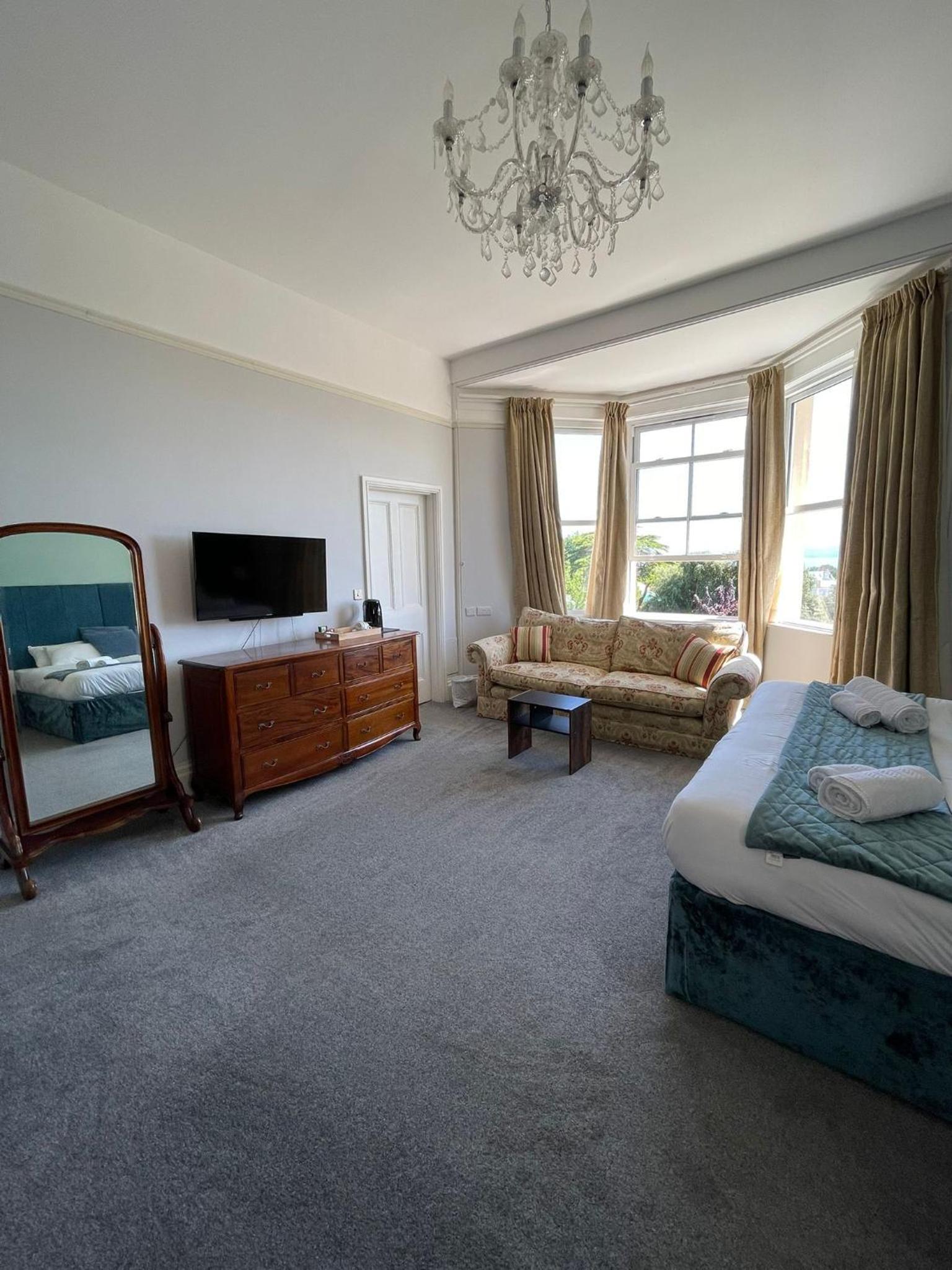 Deluxe Suite with Sea View