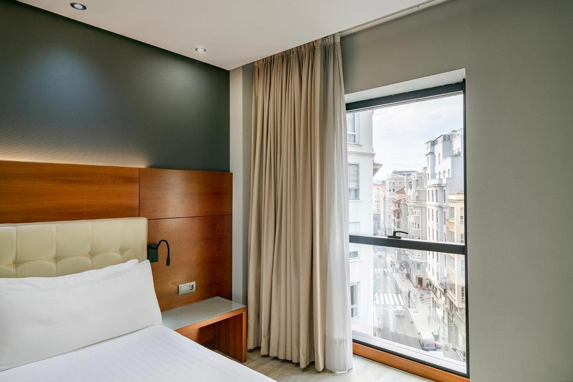 Deluxe Double or Twin Room with City View