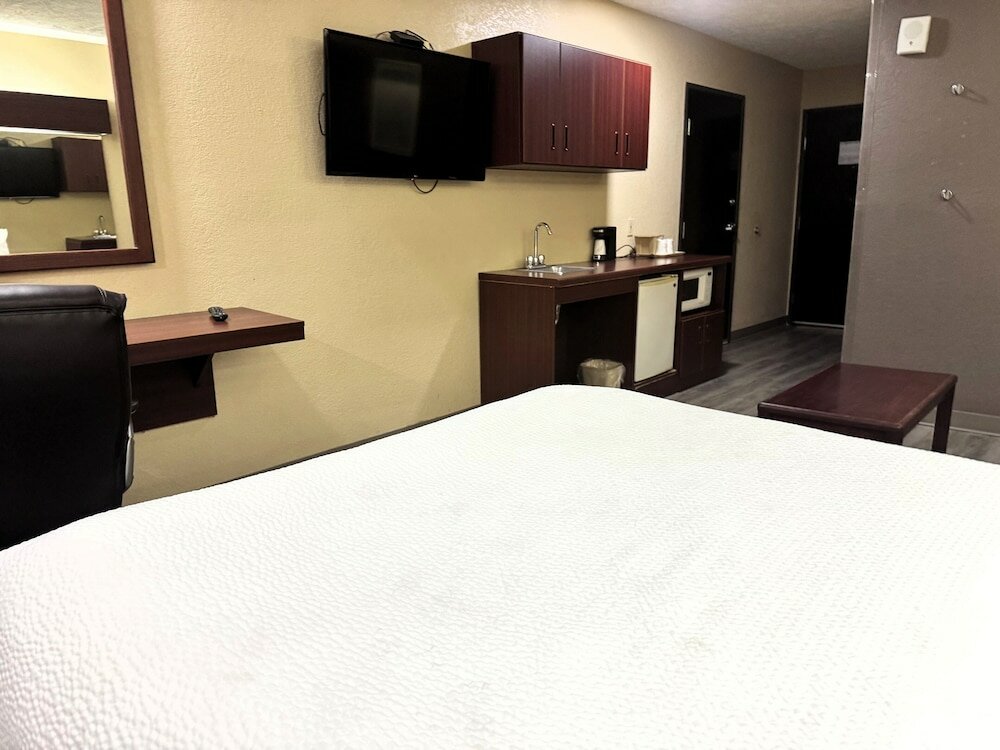 Room, 1 Queen Bed, Accessible, Non Smoking (Mobility/Hearing Impaired)